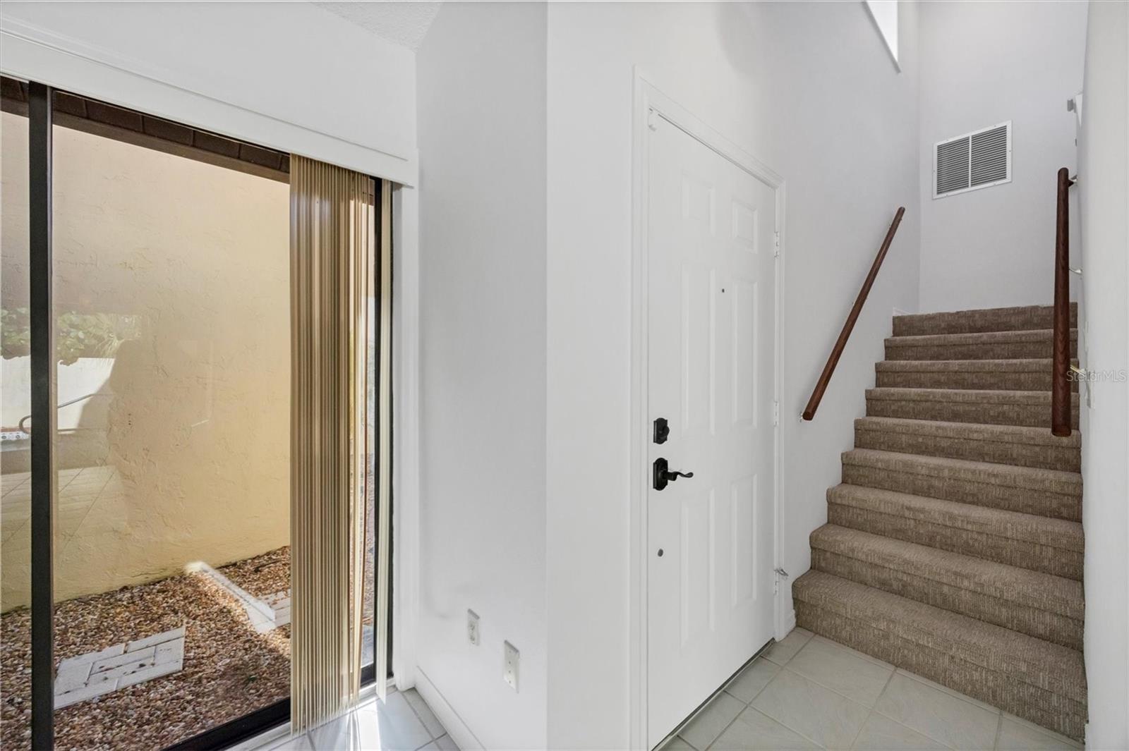 Image 6 of 47 For 440 Palmetto Court 2