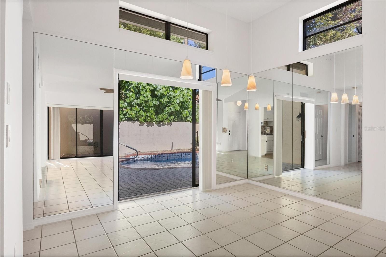 Image 7 of 47 For 440 Palmetto Court 2