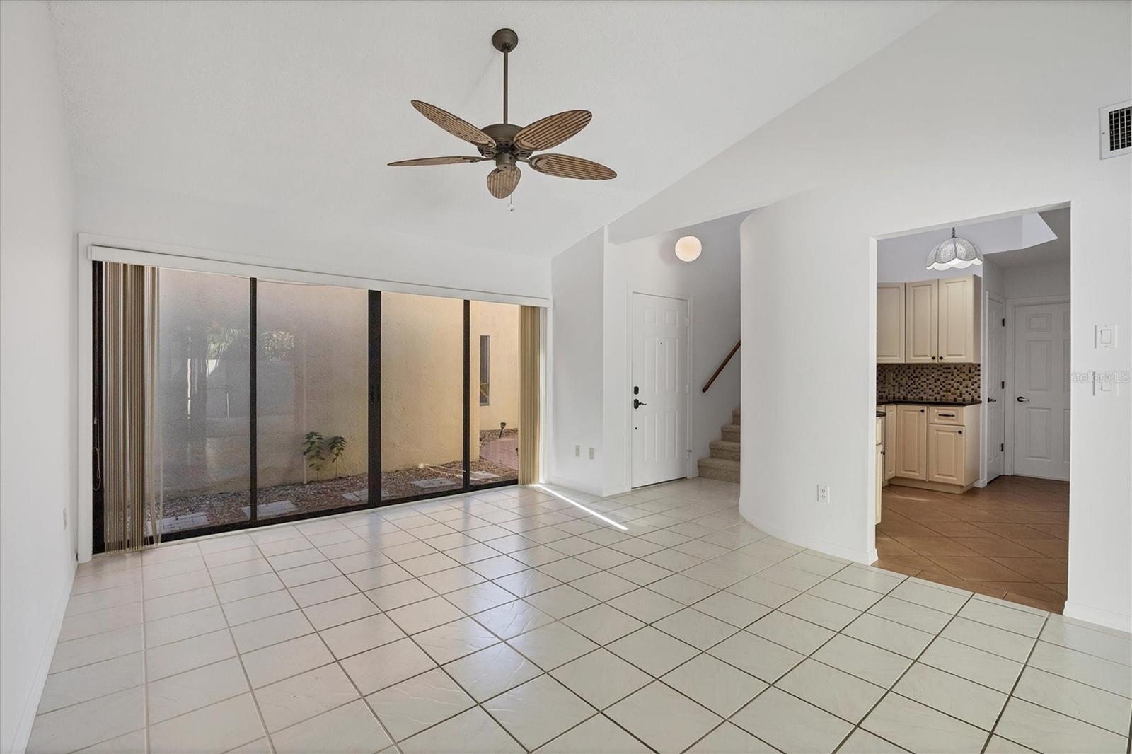 Image 8 of 47 For 440 Palmetto Court 2