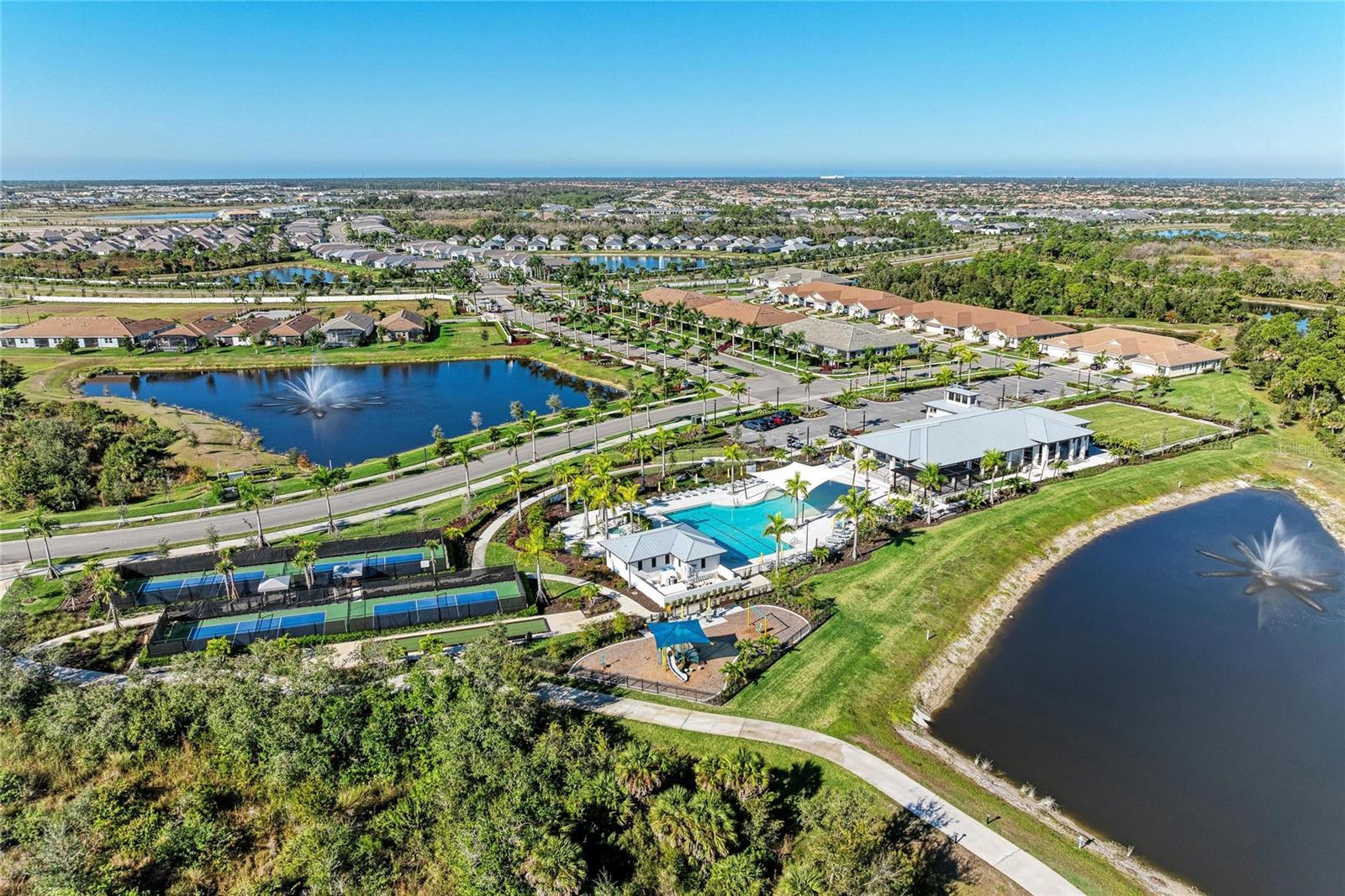 Image 44 of 66 For 17962 Solstice Avenue