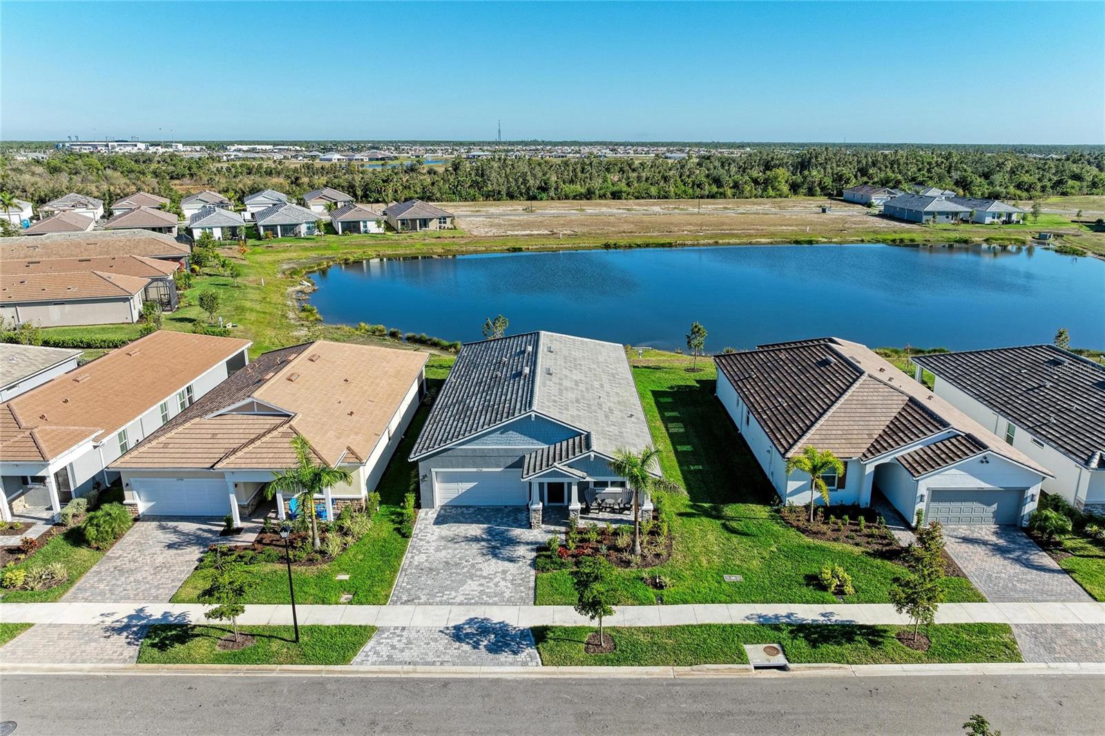 Image 5 of 66 For 17962 Solstice Avenue