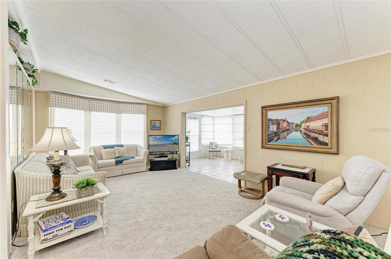 Image 19 of 73 For 35 Castle Drive