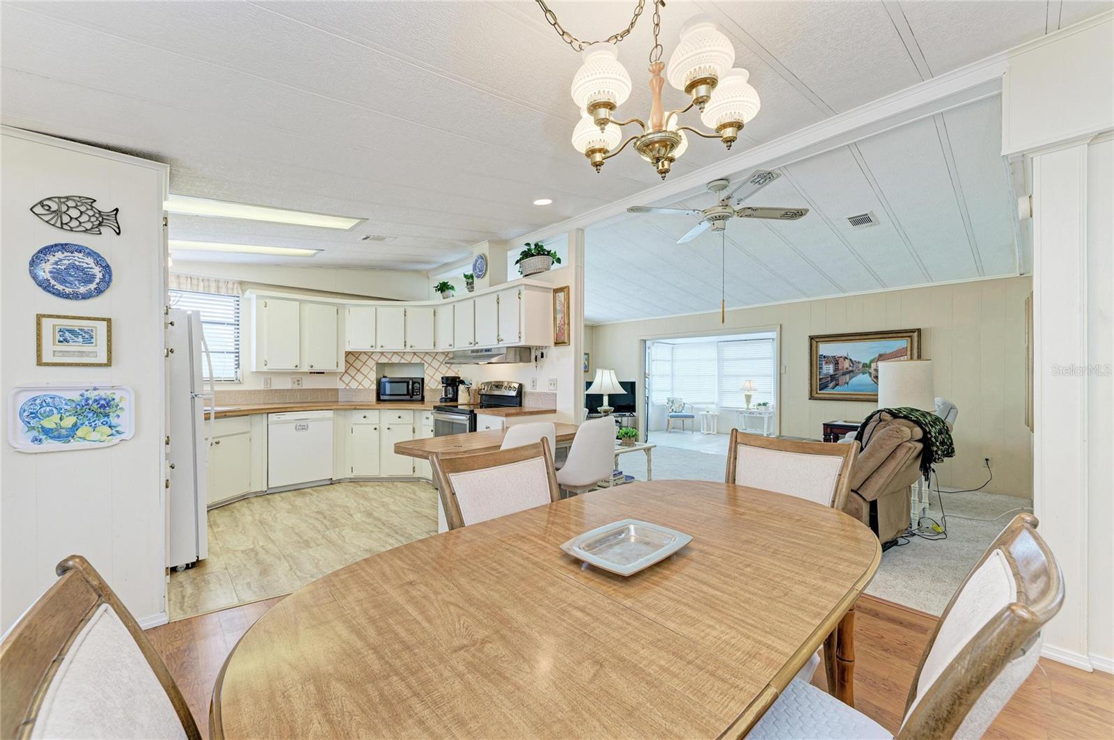 Image 24 of 73 For 35 Castle Drive