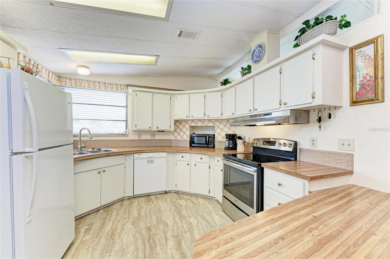 Image 27 of 73 For 35 Castle Drive