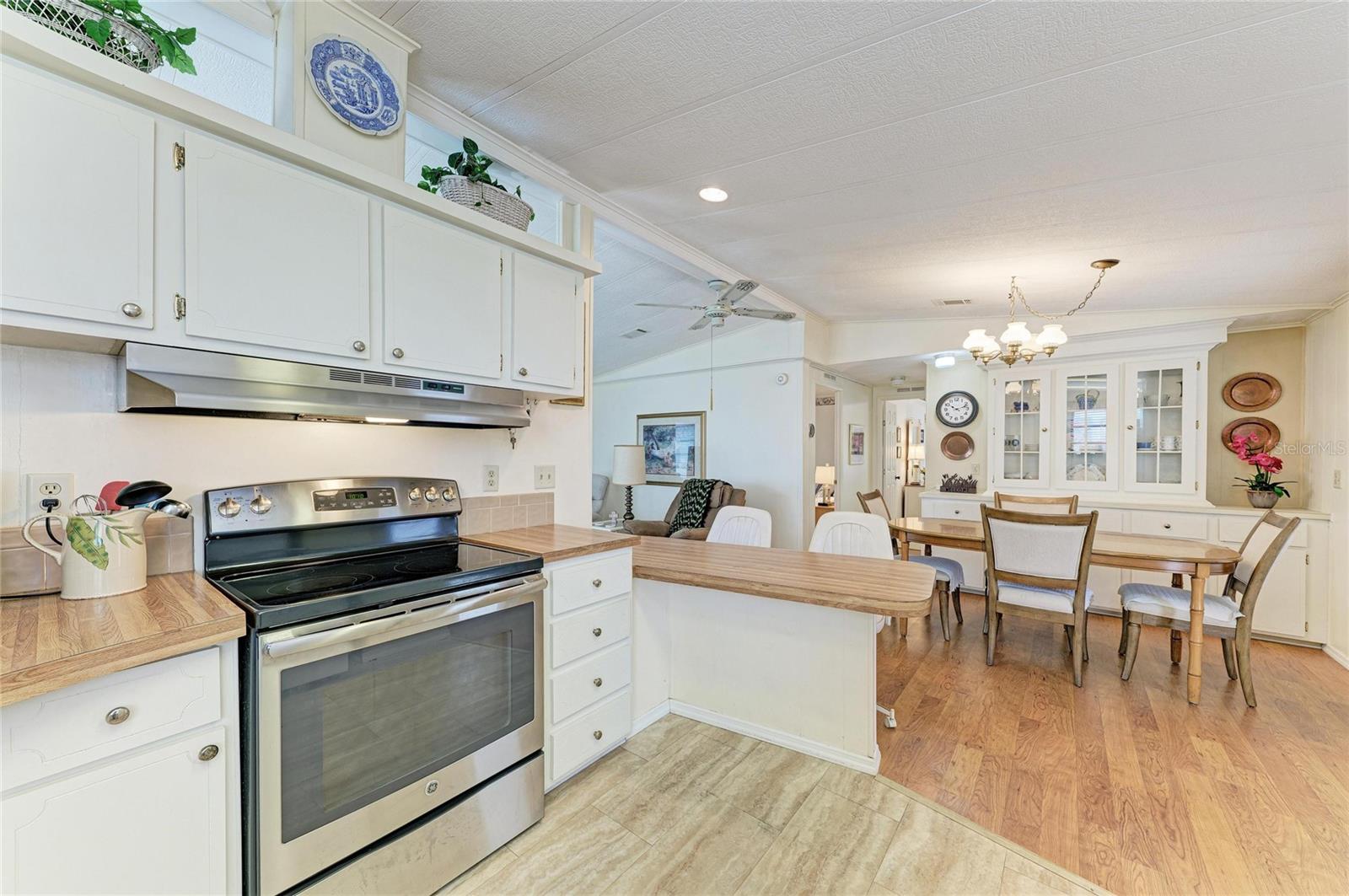 Image 28 of 73 For 35 Castle Drive