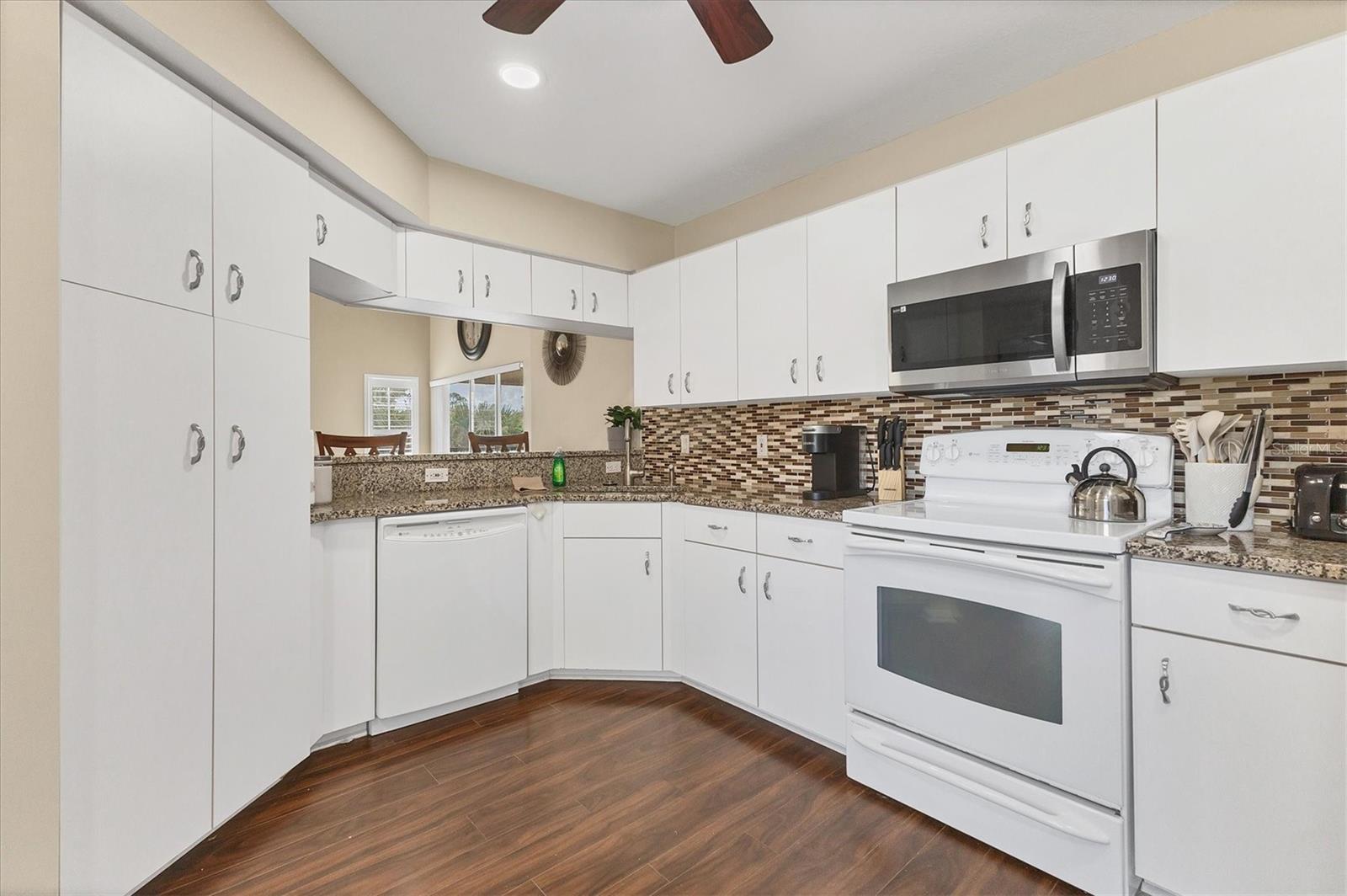 Image 10 of 58 For 803 Montrose Drive 201