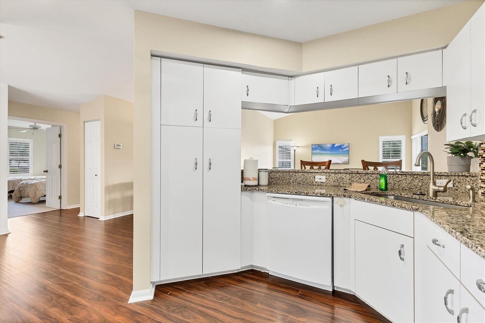 Image 11 of 58 For 803 Montrose Drive 201