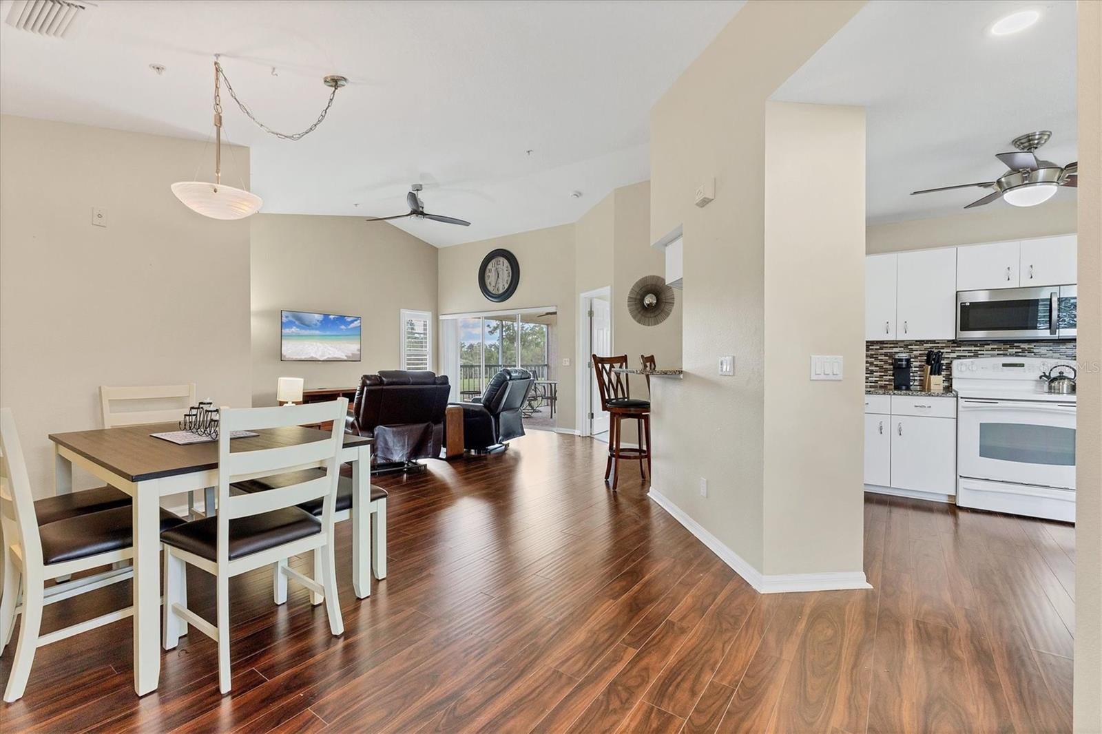 Image 15 of 58 For 803 Montrose Drive 201