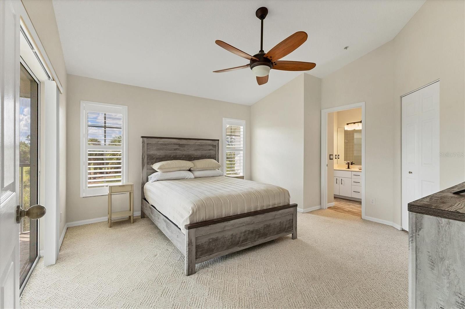 Image 17 of 58 For 803 Montrose Drive 201