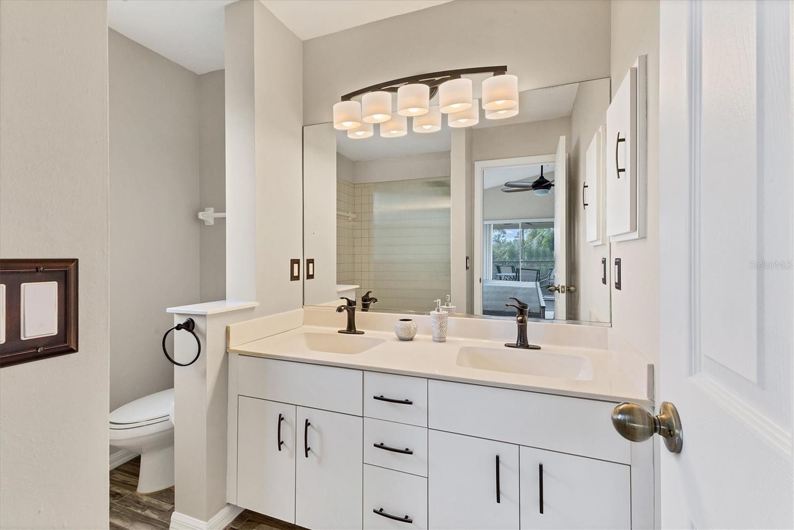 Image 20 of 58 For 803 Montrose Drive 201