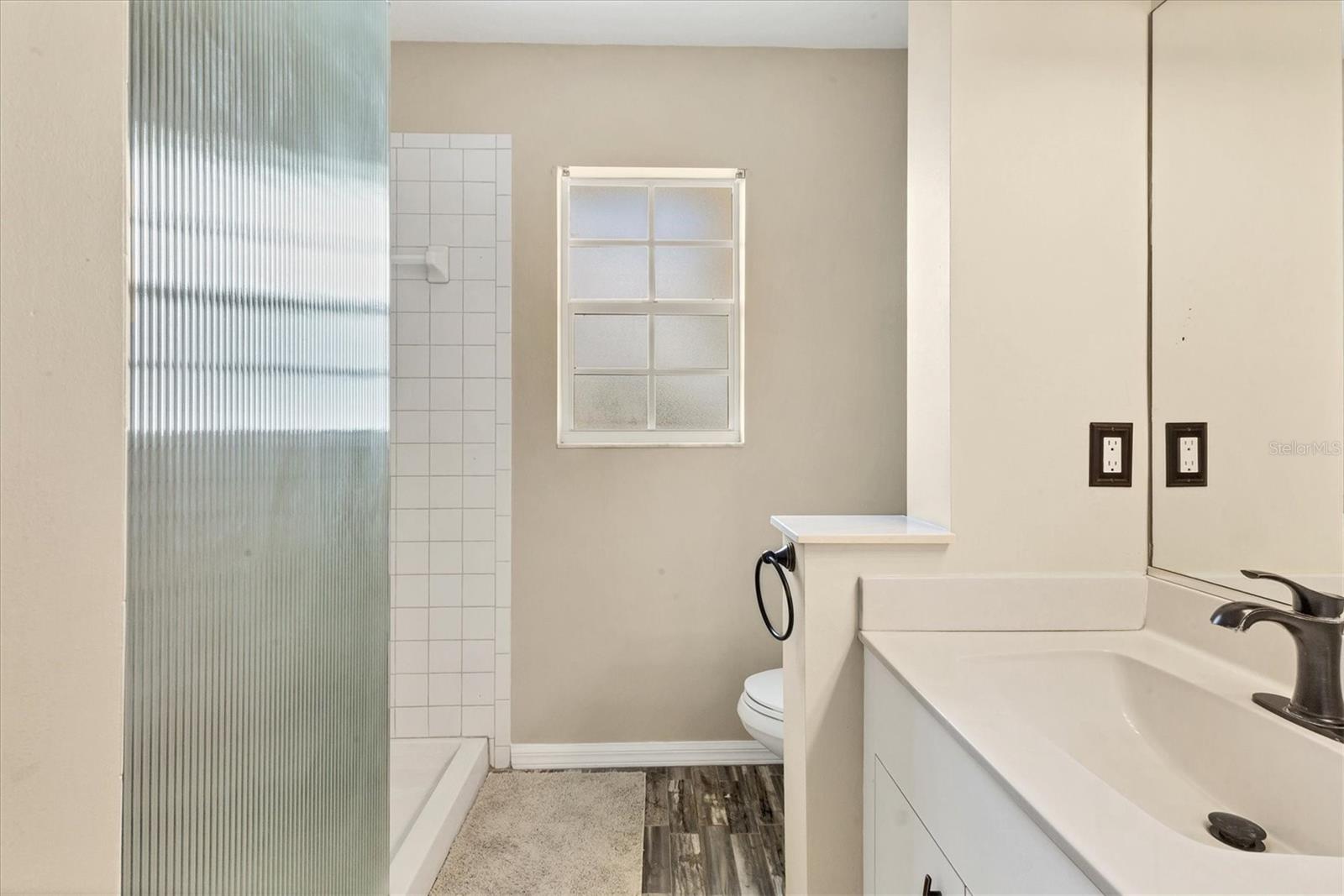 Image 21 of 58 For 803 Montrose Drive 201