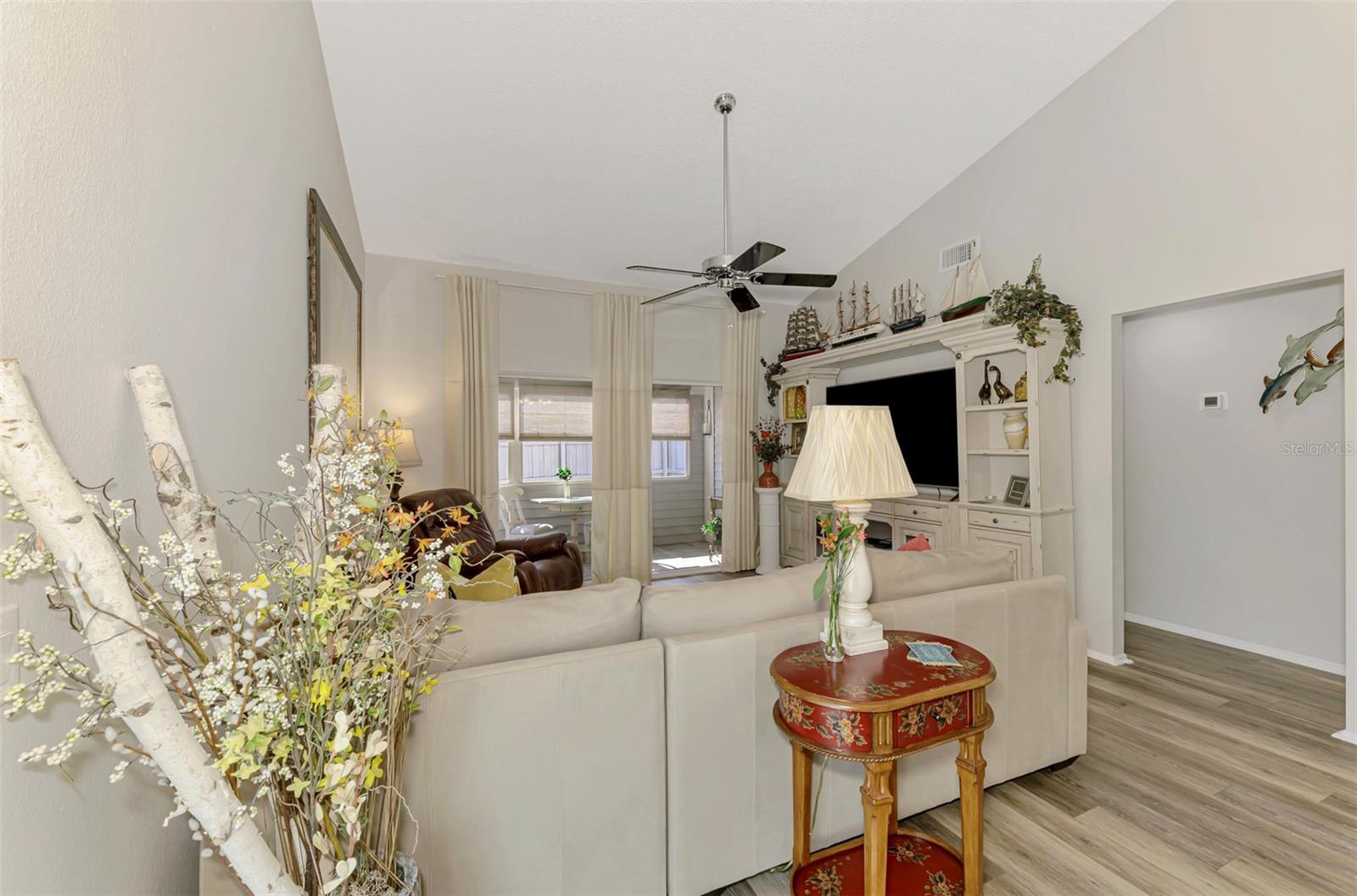 Image 21 of 65 For 710 Ironwood Drive 165