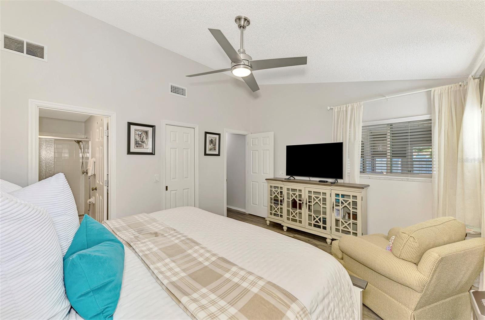 Image 29 of 65 For 710 Ironwood Drive 165