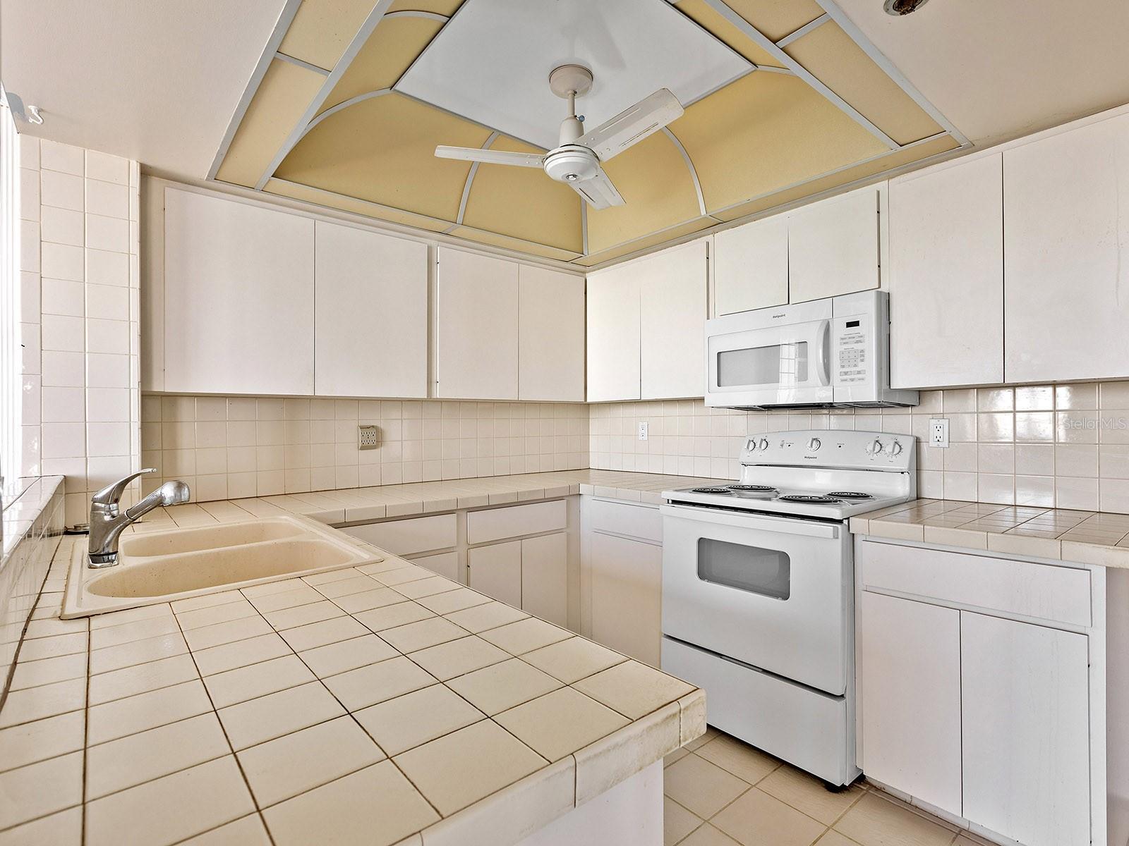 Image 10 of 23 For 770 Palm Avenue 1201