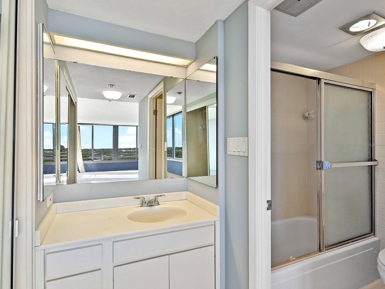 Image 16 of 23 For 770 Palm Avenue 1201