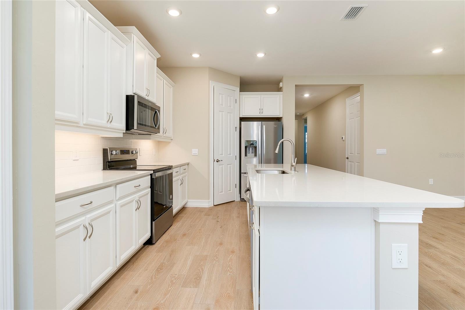 Image 18 of 79 For 438 Ibiza Loop