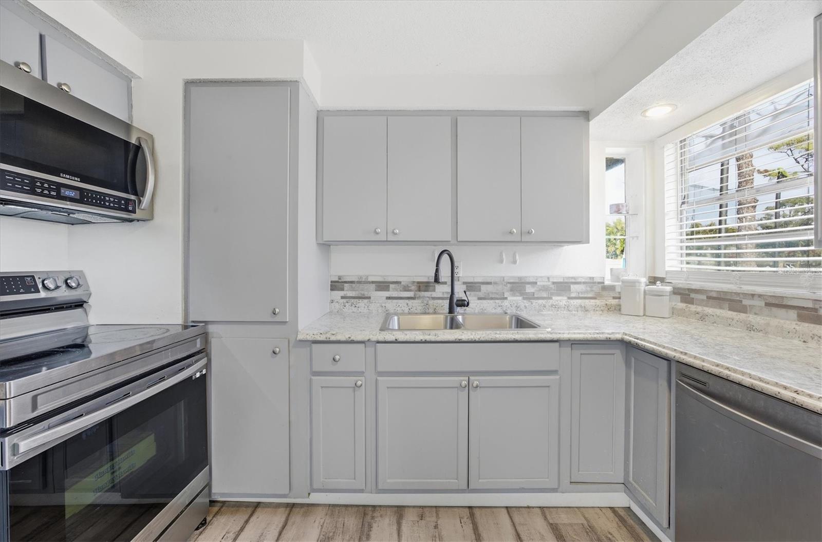 Image 10 of 48 For 5755 Oxalis Road