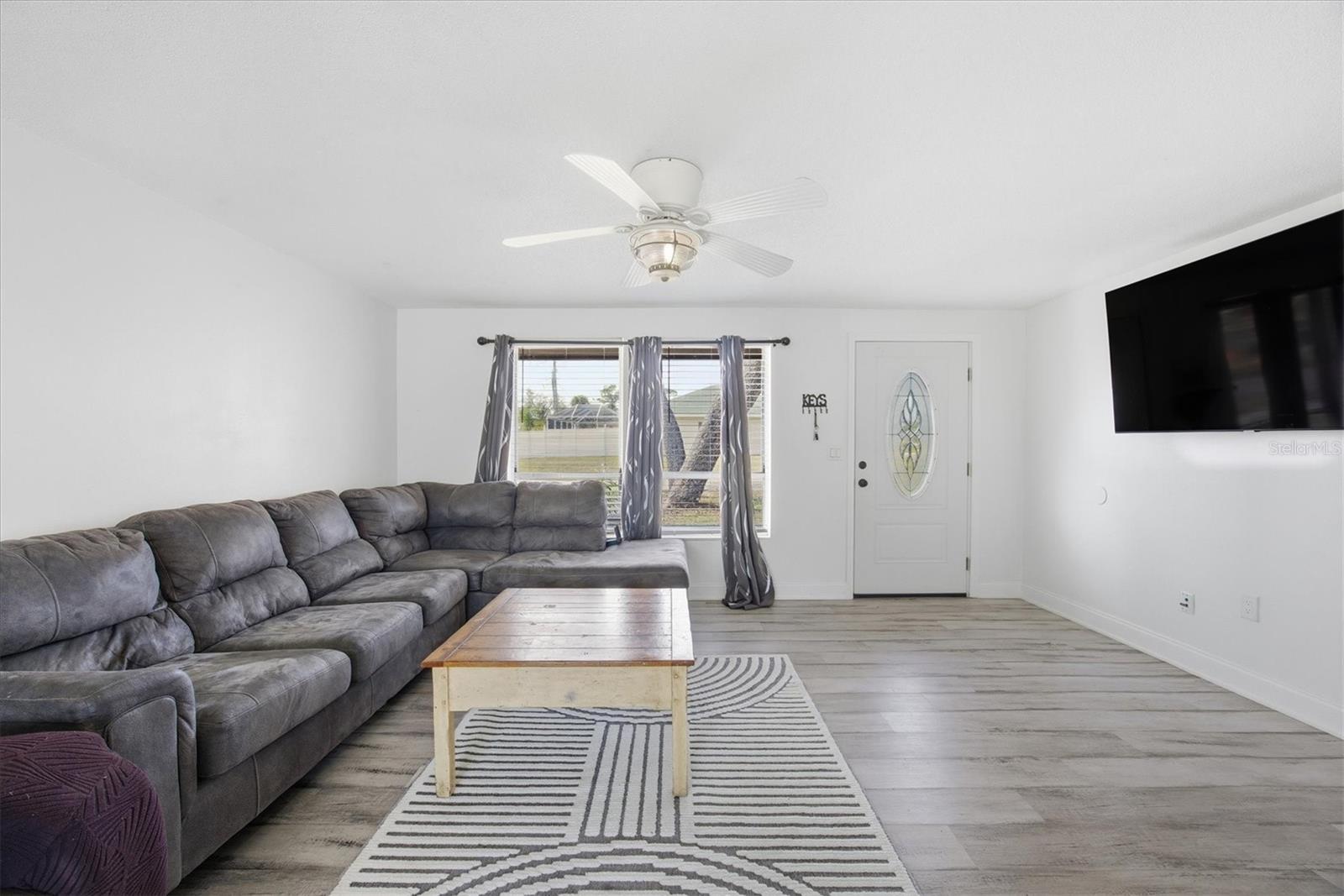 Image 4 of 48 For 5755 Oxalis Road