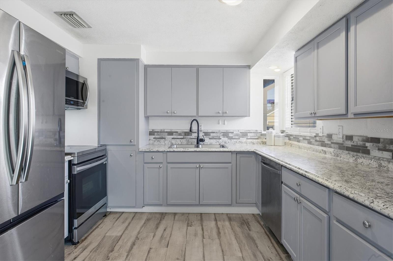 Image 9 of 48 For 5755 Oxalis Road