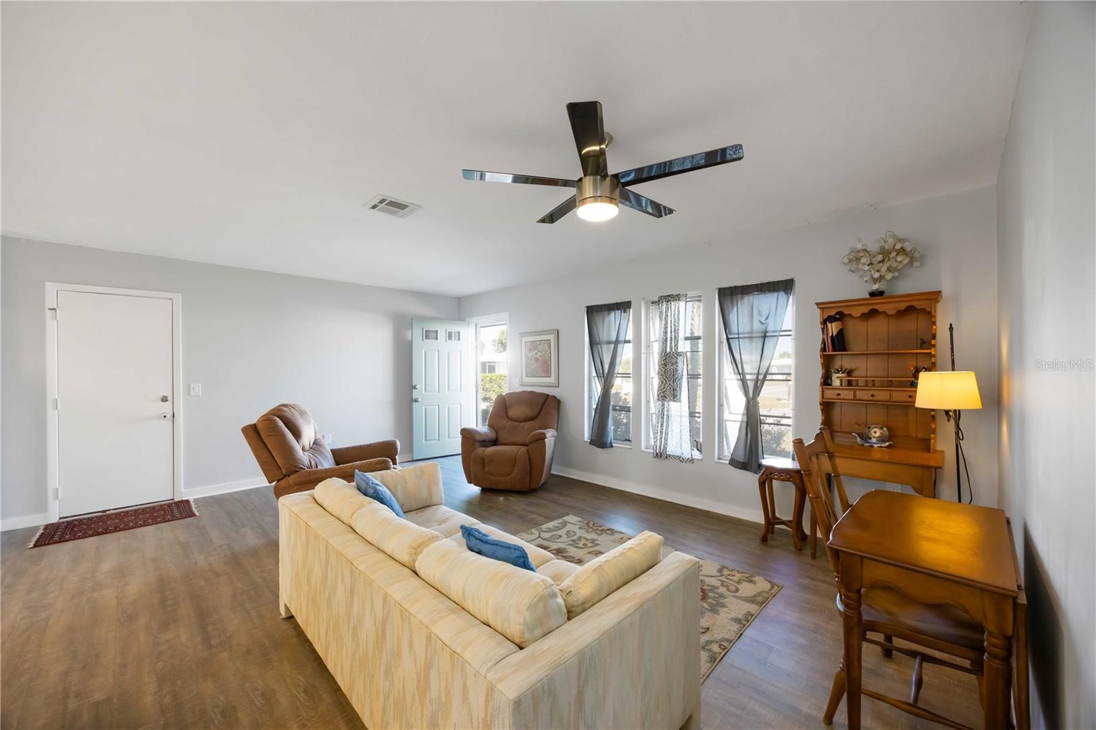 Image 5 of 33 For 436 Circlewood Drive J5