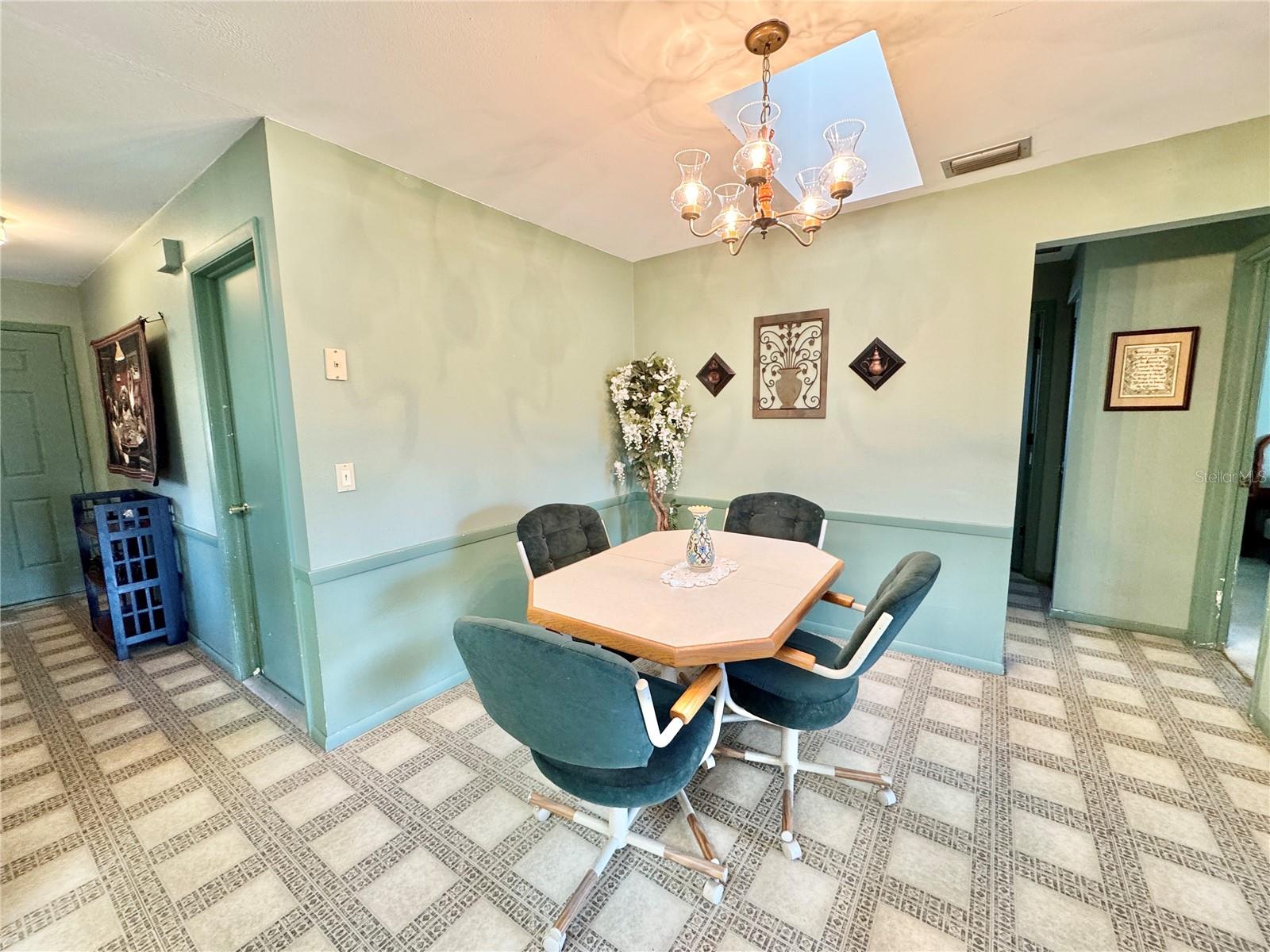 Image 36 of 63 For 20363 Mount Prospect Avenue