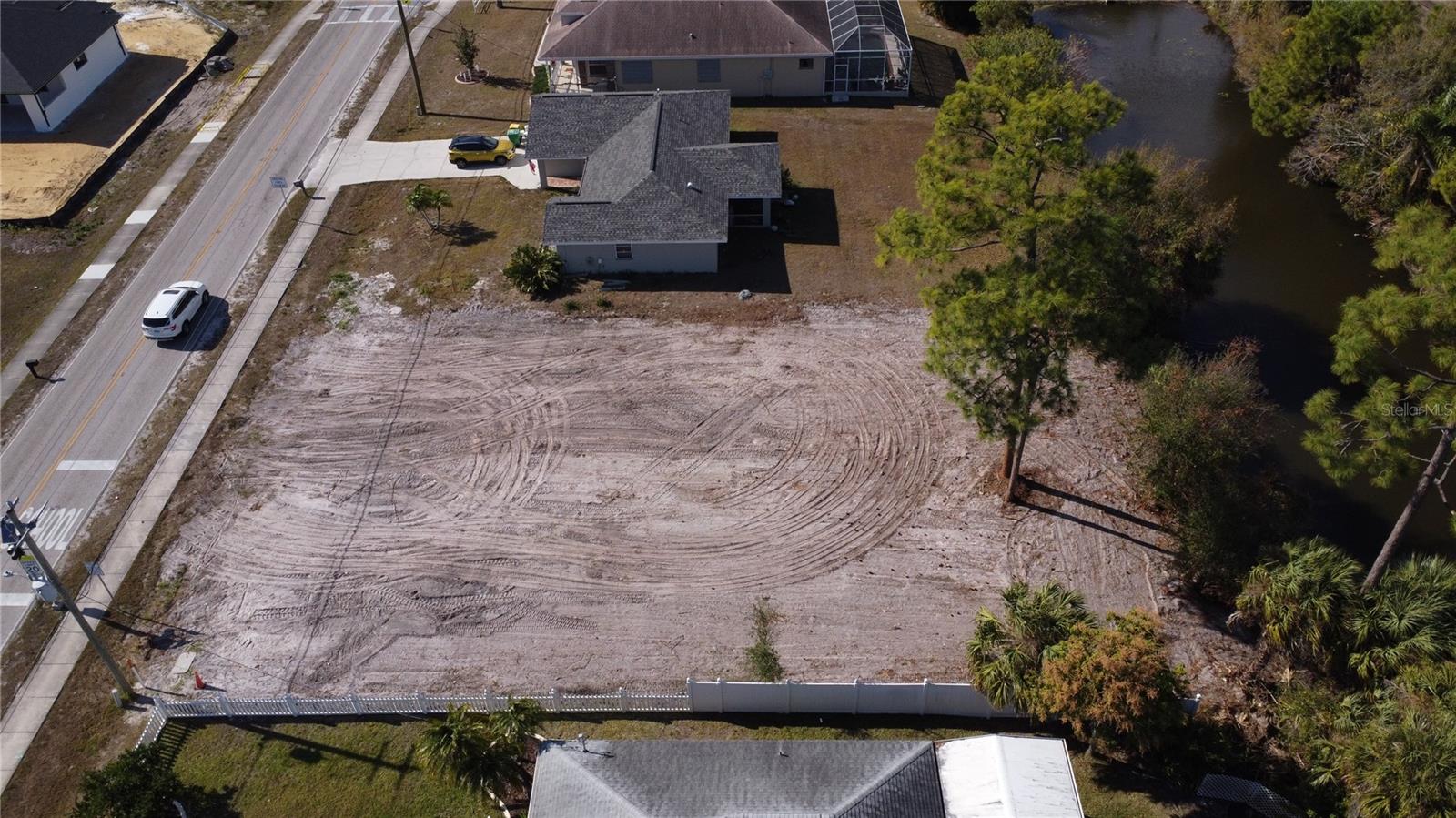 Image 3 of 4 For 23326 Peachland Boulevard