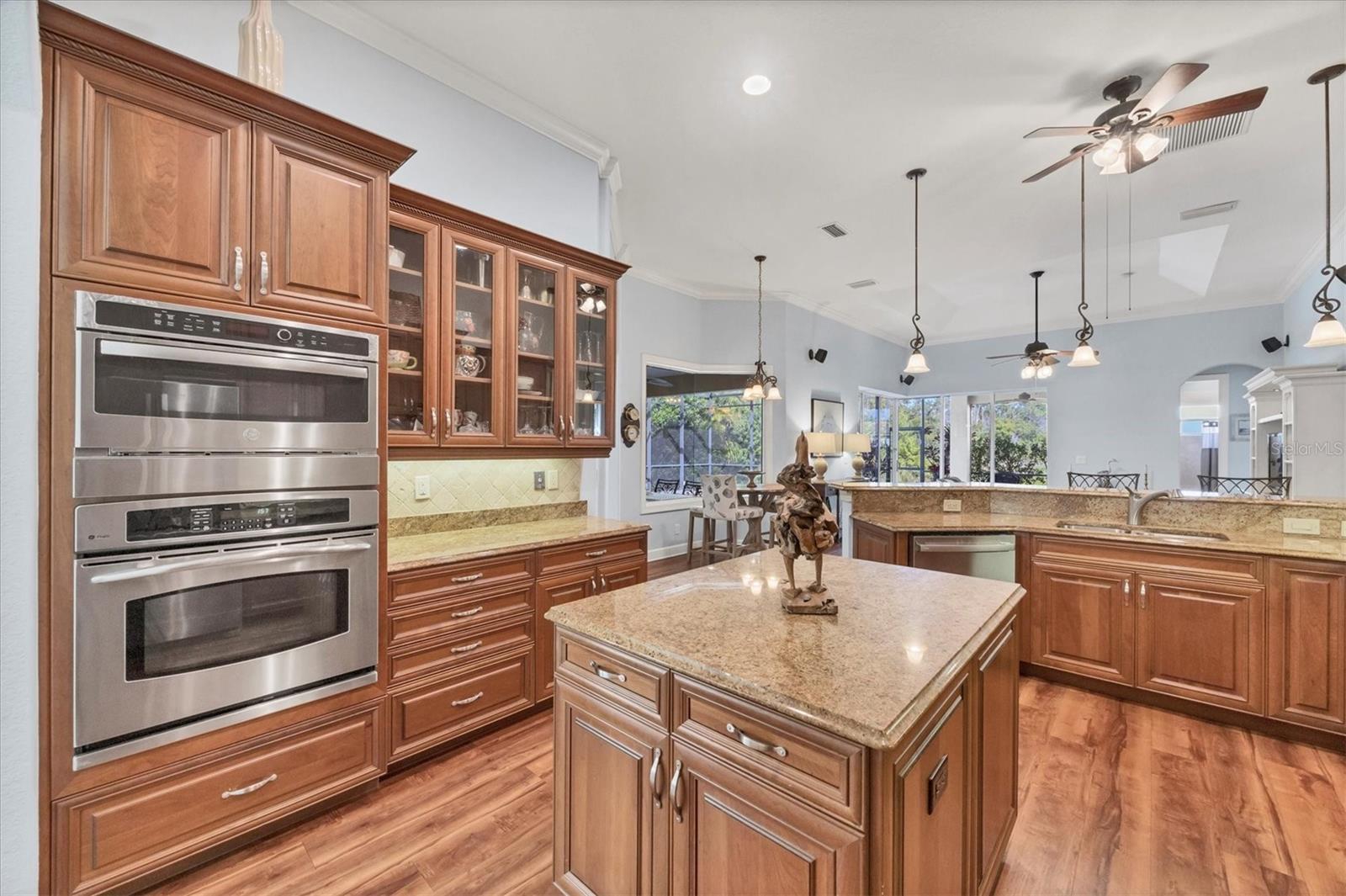 Image 28 of 74 For 4360 Corso Venetia Boulevard