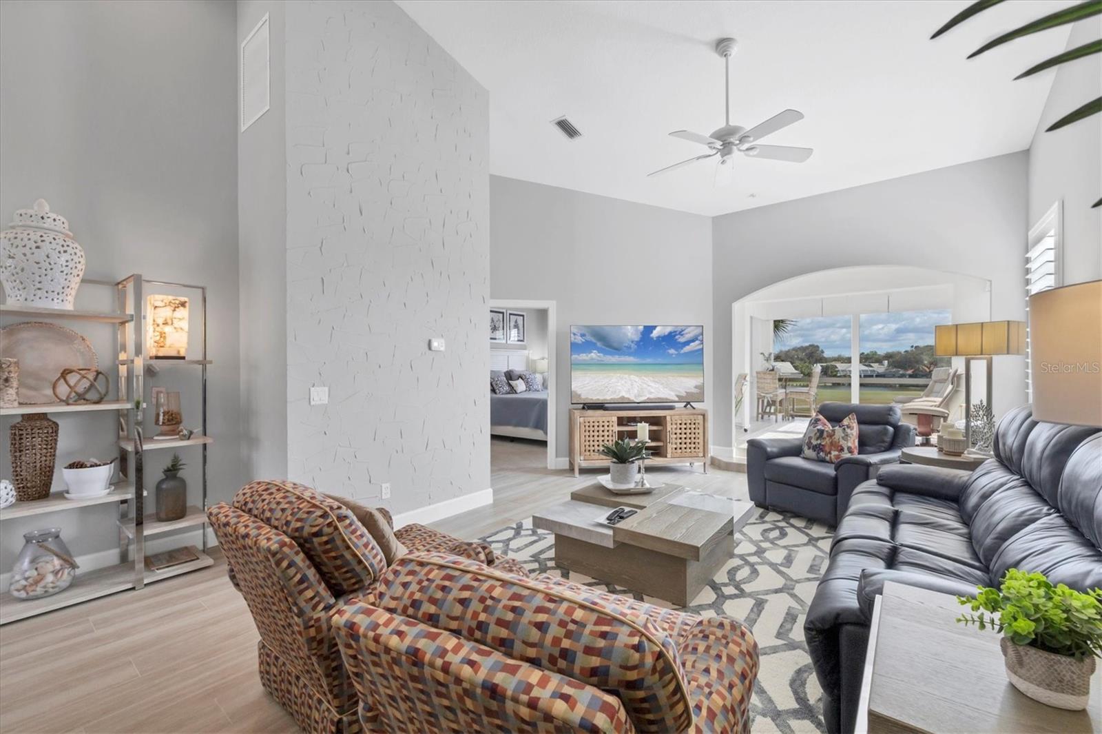 Image 5 of 42 For 119 Woodbridge Drive 203