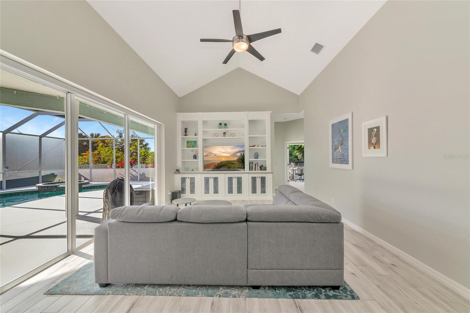 Image 14 of 56 For 1019 Scherer Way