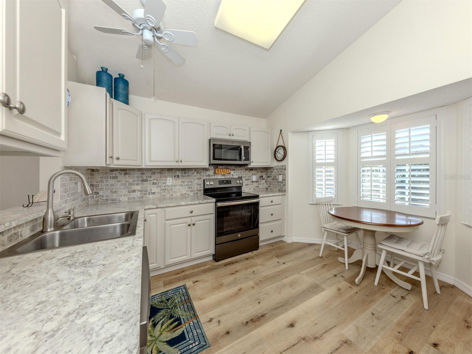 Image 11 of 54 For 1362 Capri Isles Boulevard 57