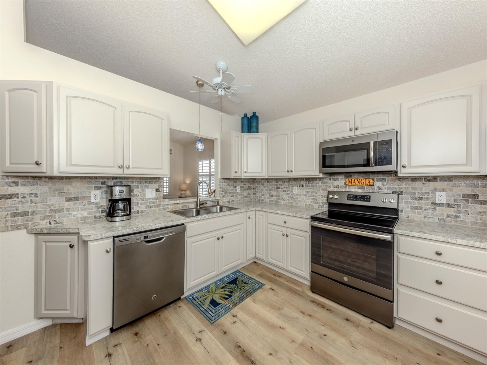 Image 12 of 54 For 1362 Capri Isles Boulevard 57