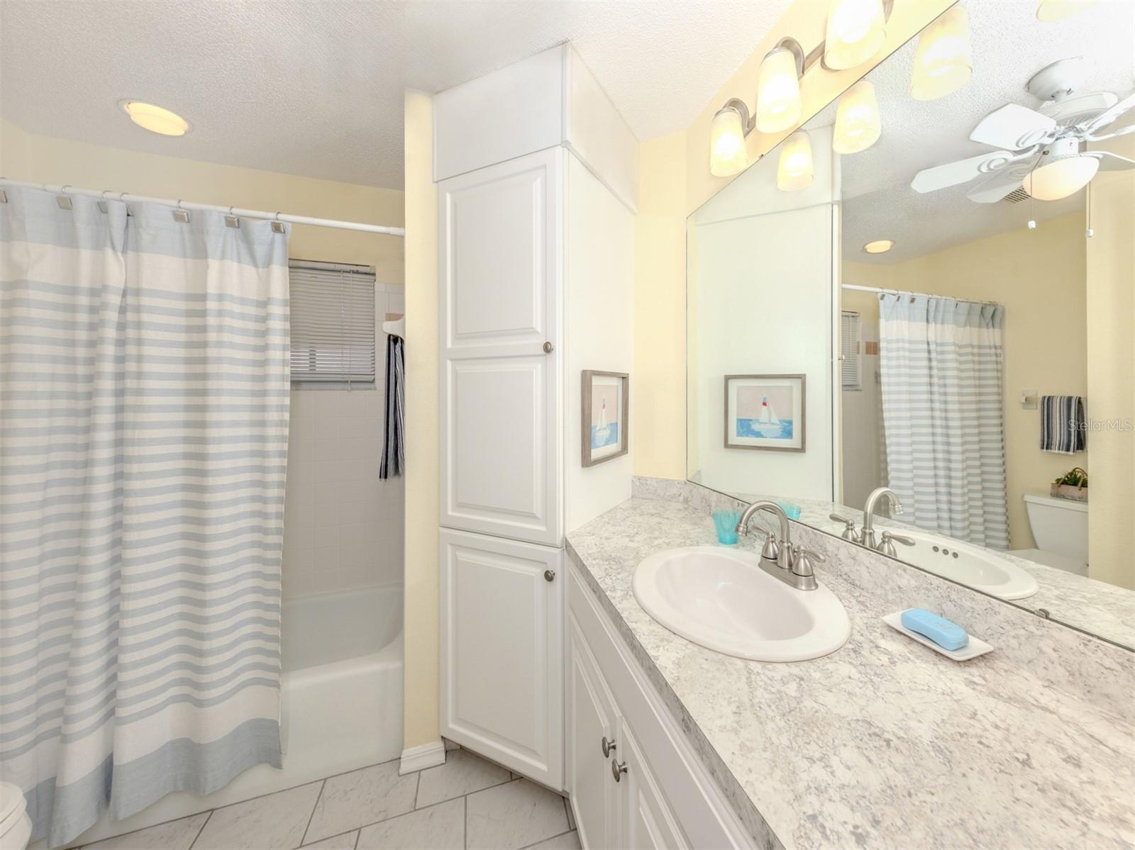 Image 23 of 54 For 1362 Capri Isles Boulevard 57