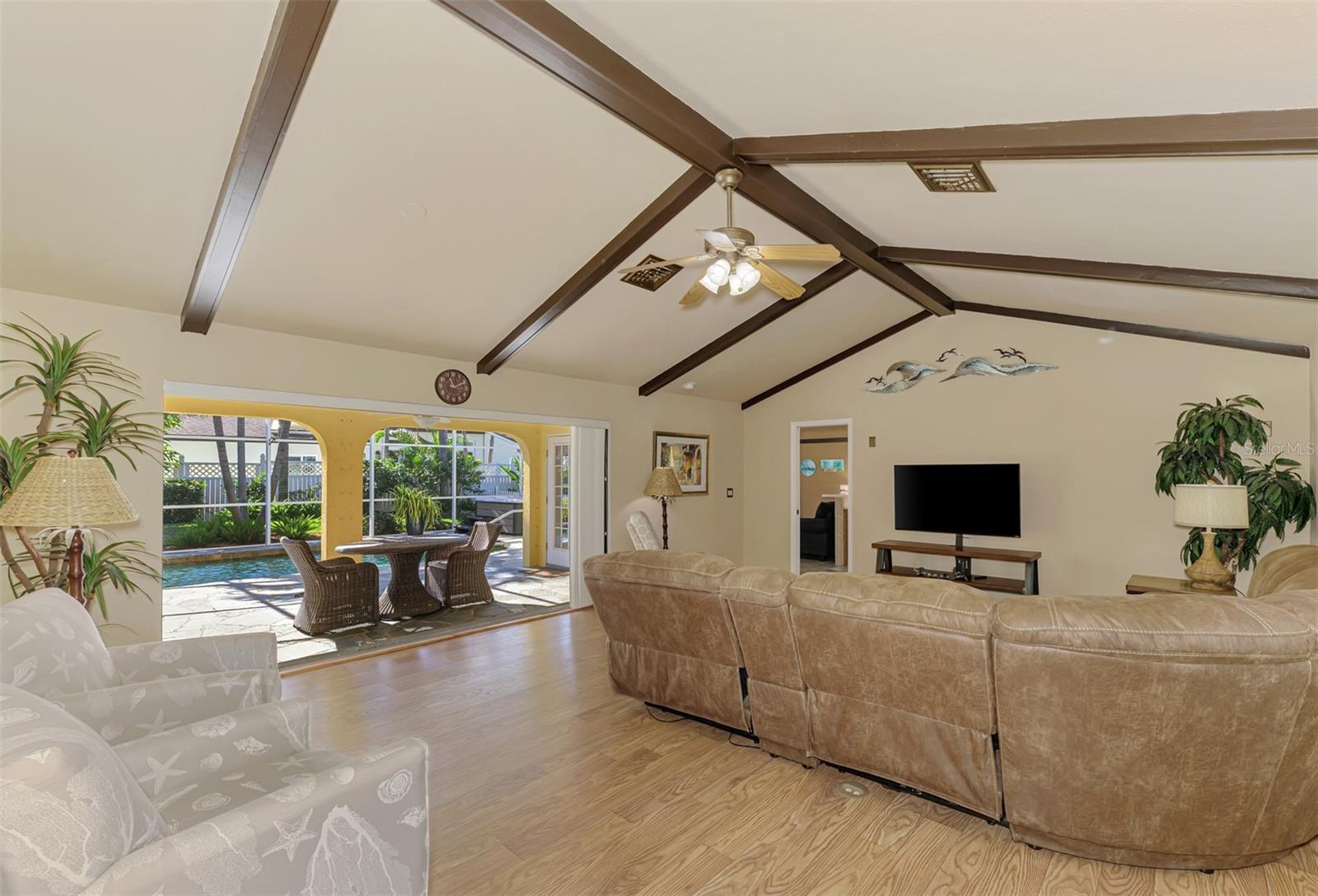 Image 10 of 49 For 1240 Paradise Way