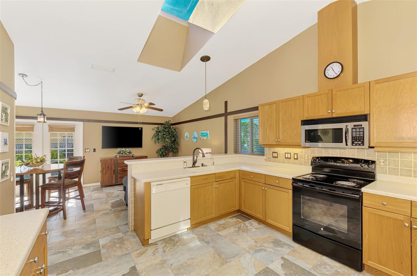 Image 13 of 49 For 1240 Paradise Way