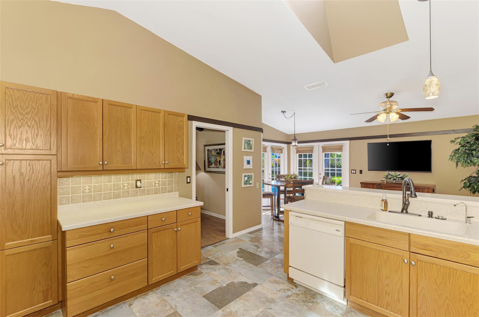 Image 15 of 49 For 1240 Paradise Way