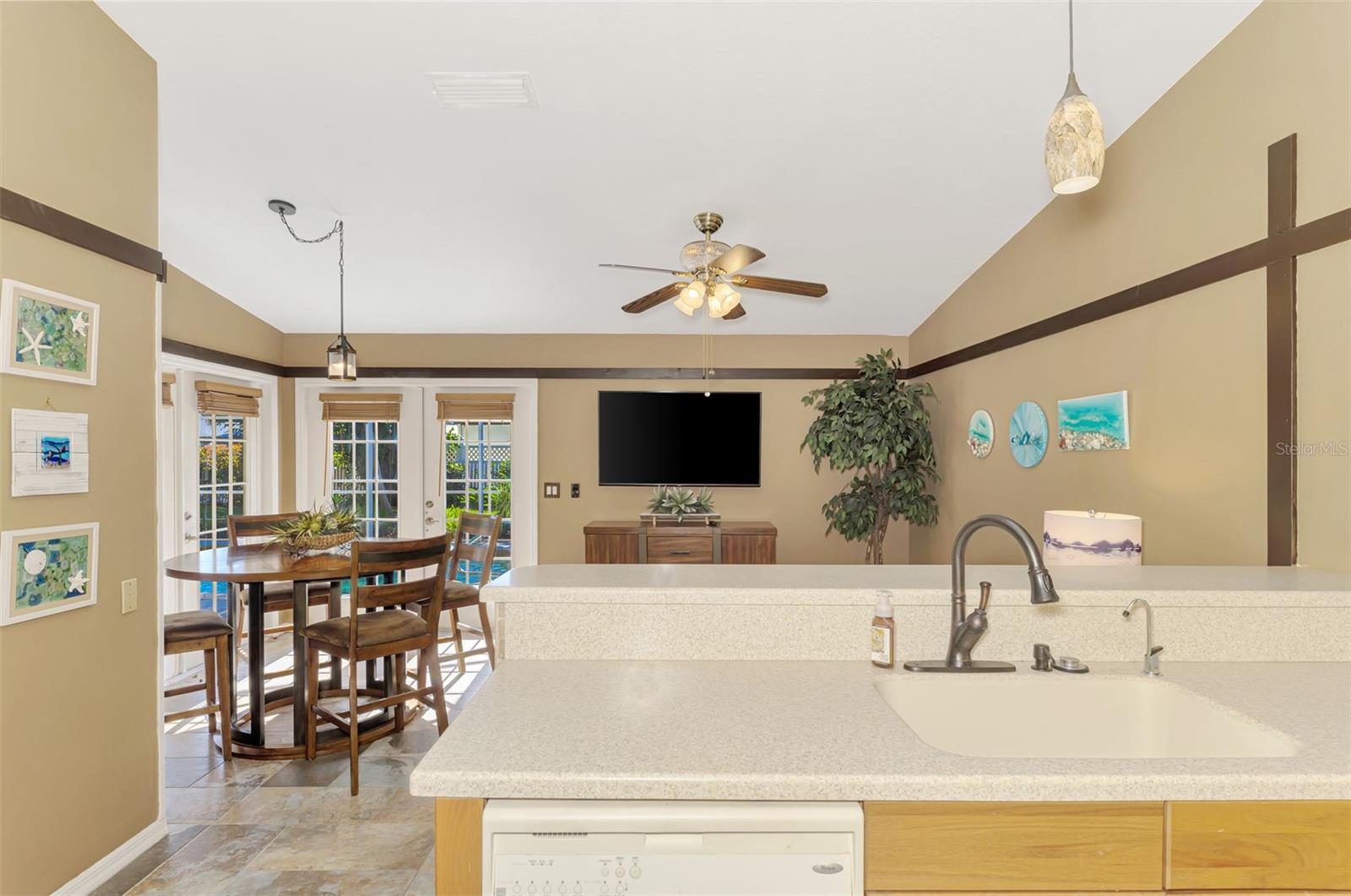 Image 16 of 49 For 1240 Paradise Way