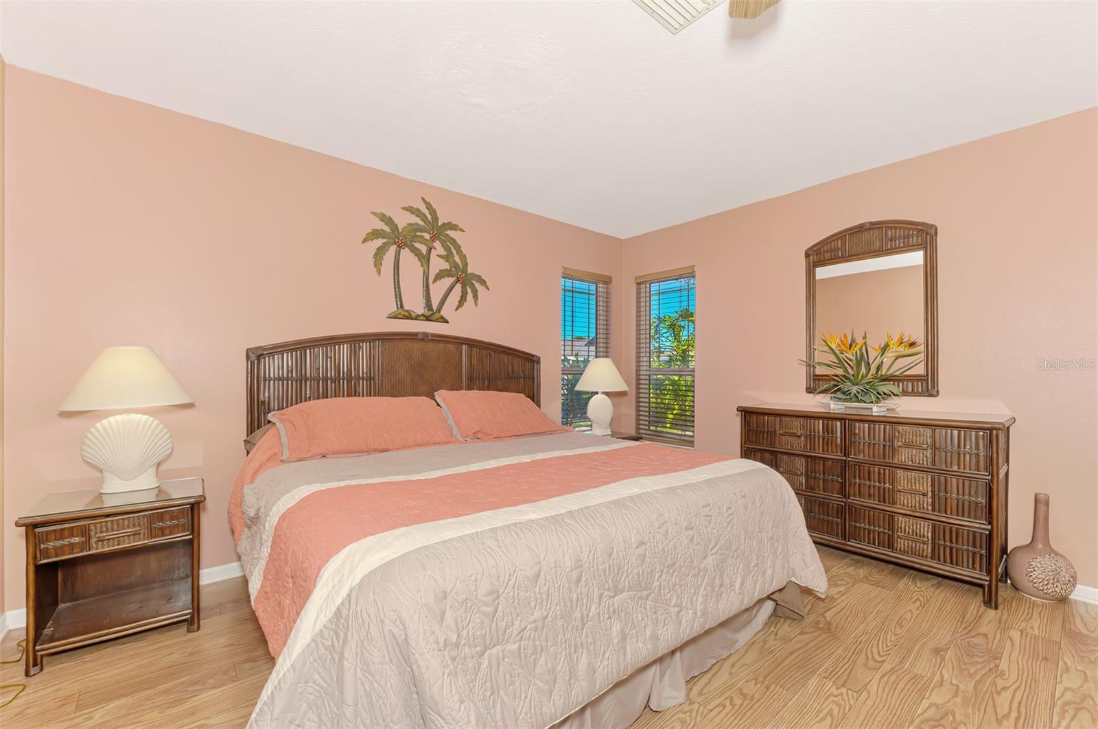 Image 18 of 49 For 1240 Paradise Way