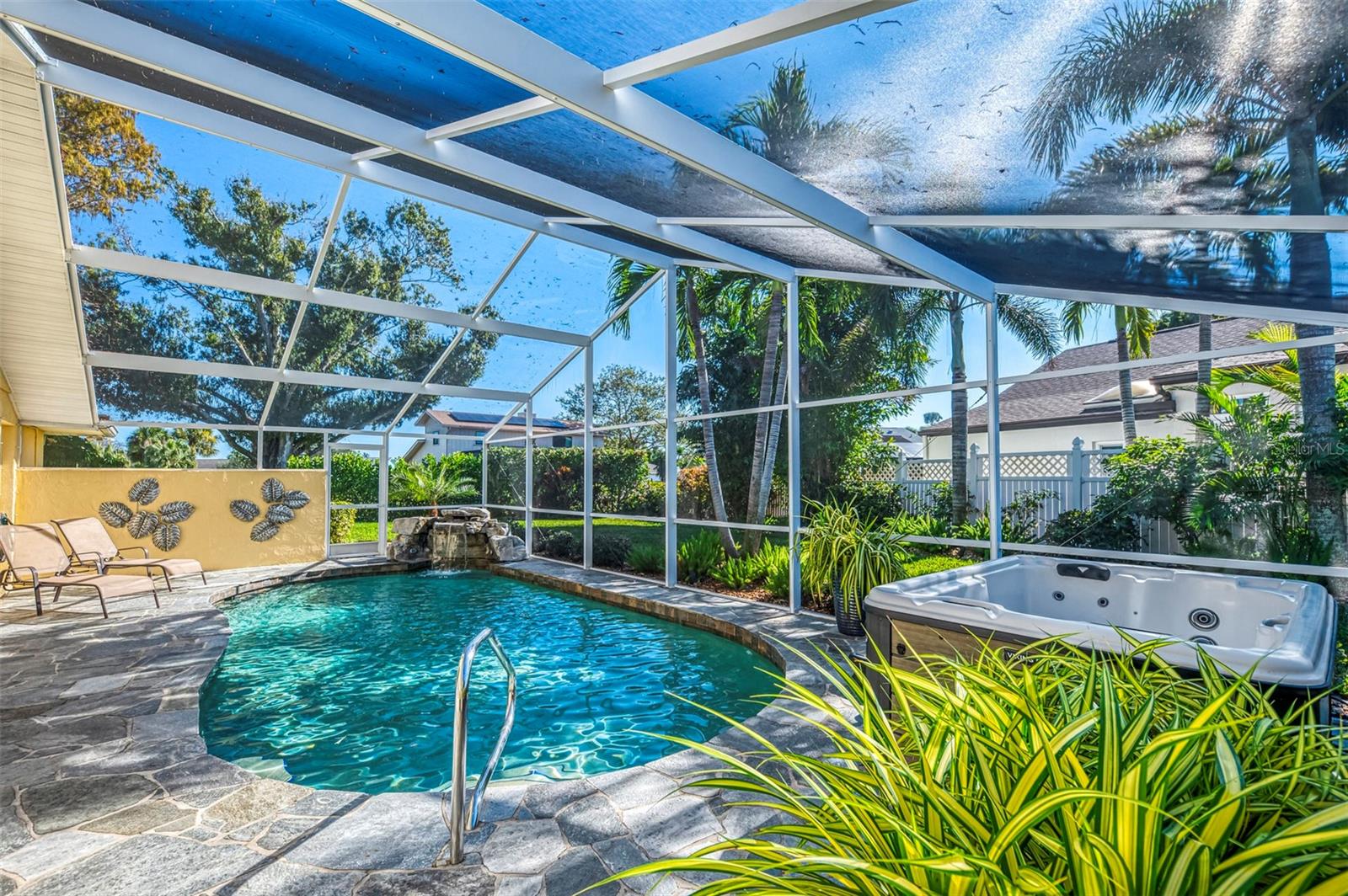 Image 2 of 49 For 1240 Paradise Way