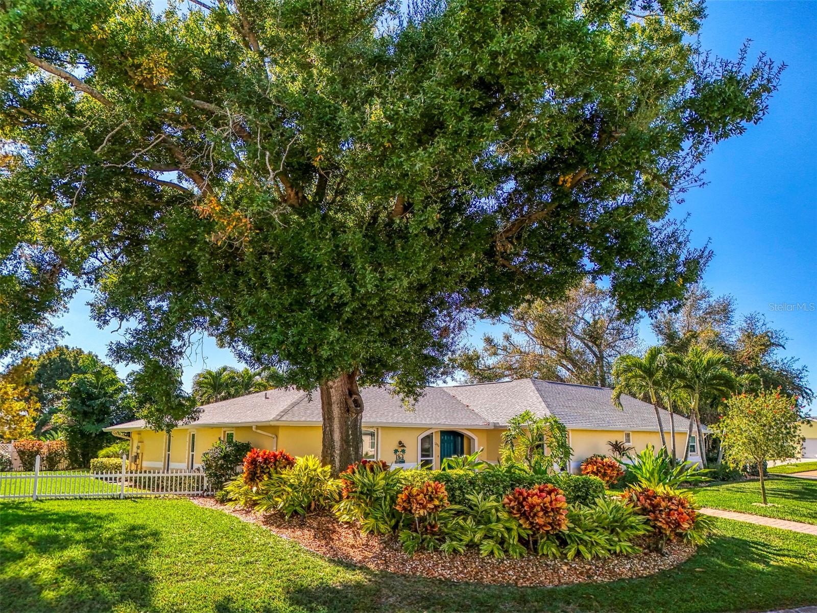 Image 4 of 49 For 1240 Paradise Way