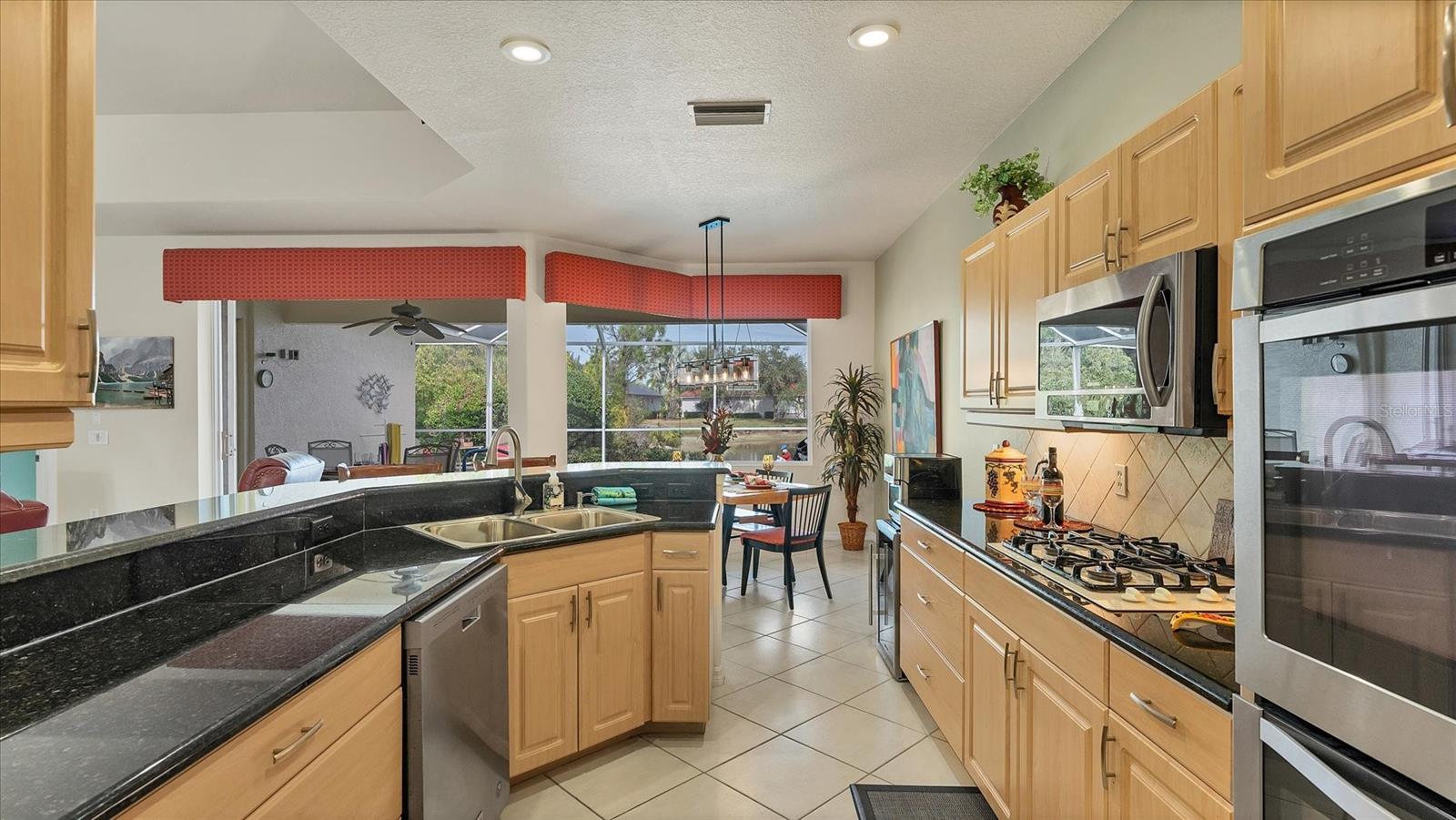 Image 16 of 75 For 3951 Whispering Oaks Drive