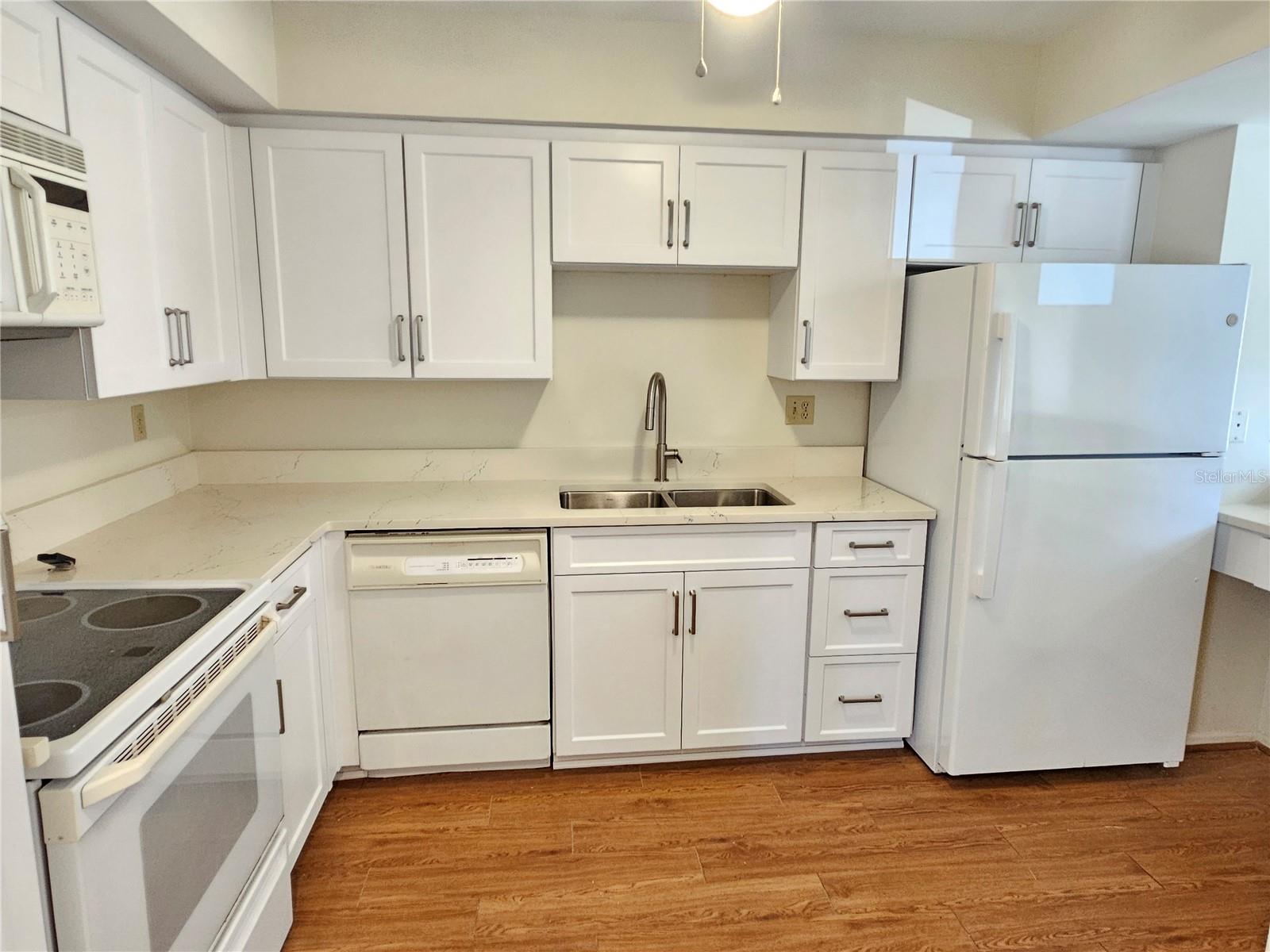 Image 23 of 42 For 812 Capri Isles Boulevard 225