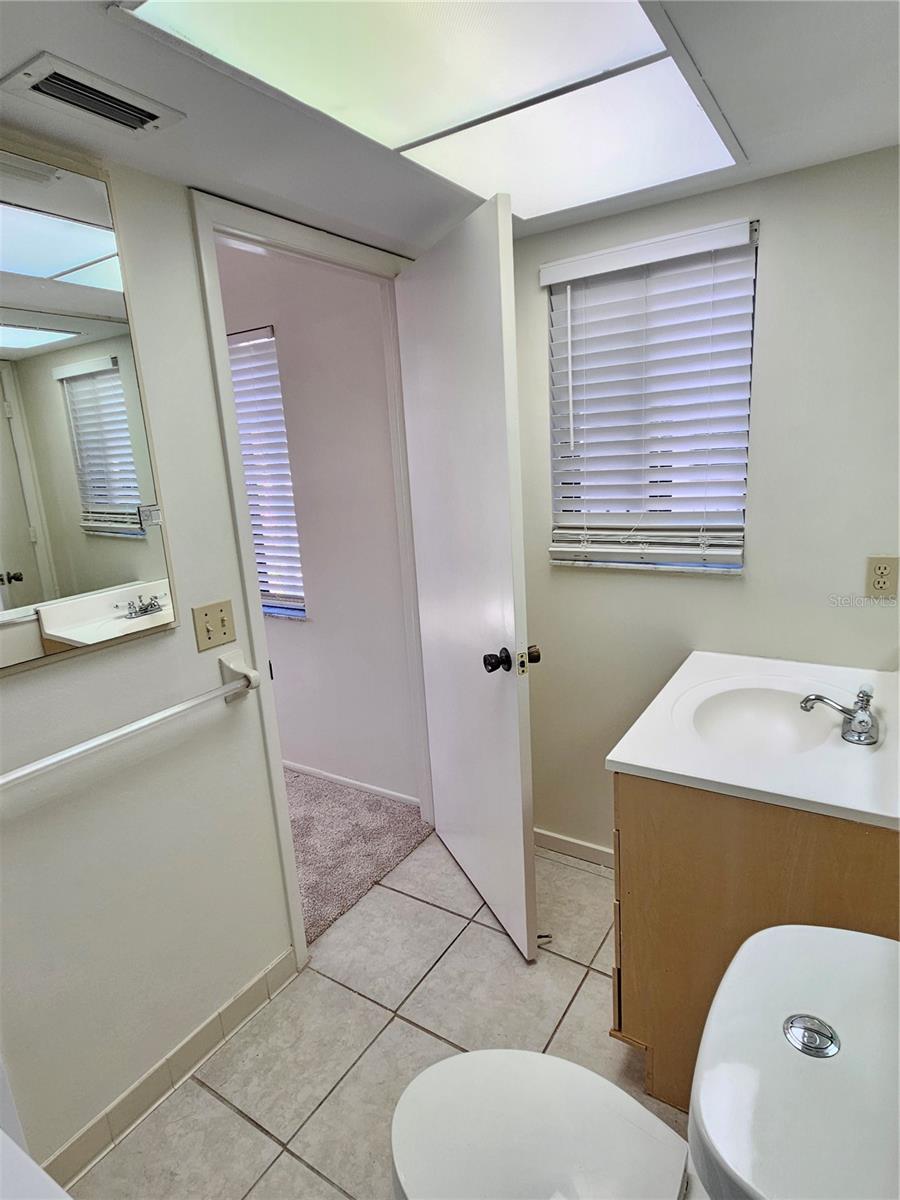 Image 29 of 42 For 812 Capri Isles Boulevard 225