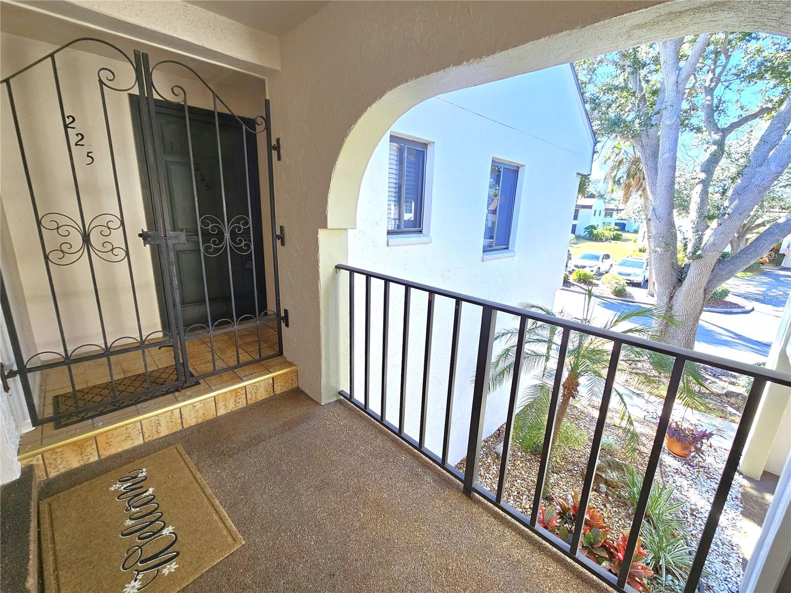 Image 3 of 42 For 812 Capri Isles Boulevard 225