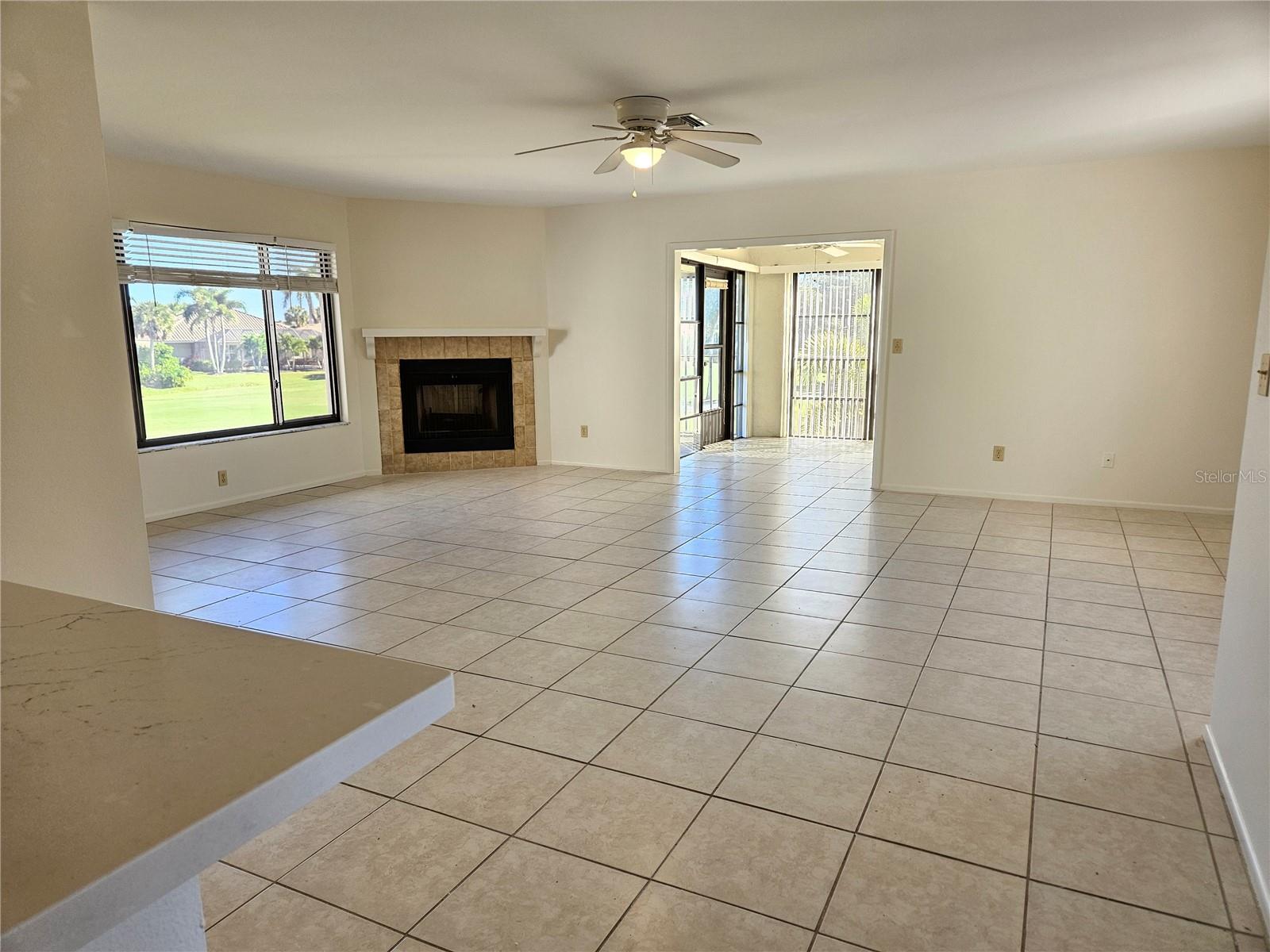 Image 4 of 42 For 812 Capri Isles Boulevard 225