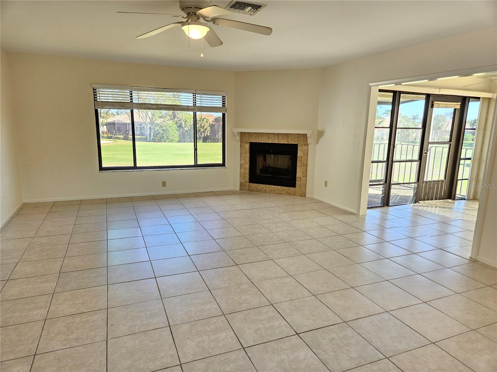 Image 5 of 42 For 812 Capri Isles Boulevard 225