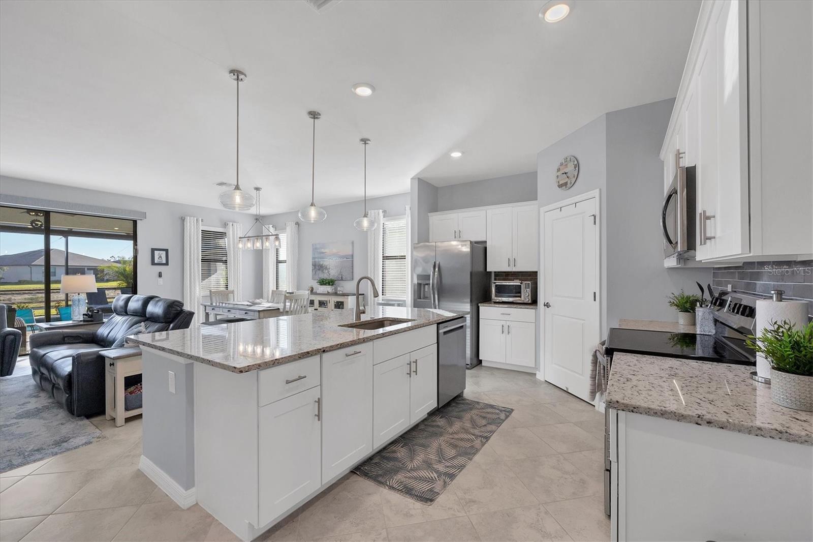 Image 16 of 44 For 2064 Gardenia Avenue