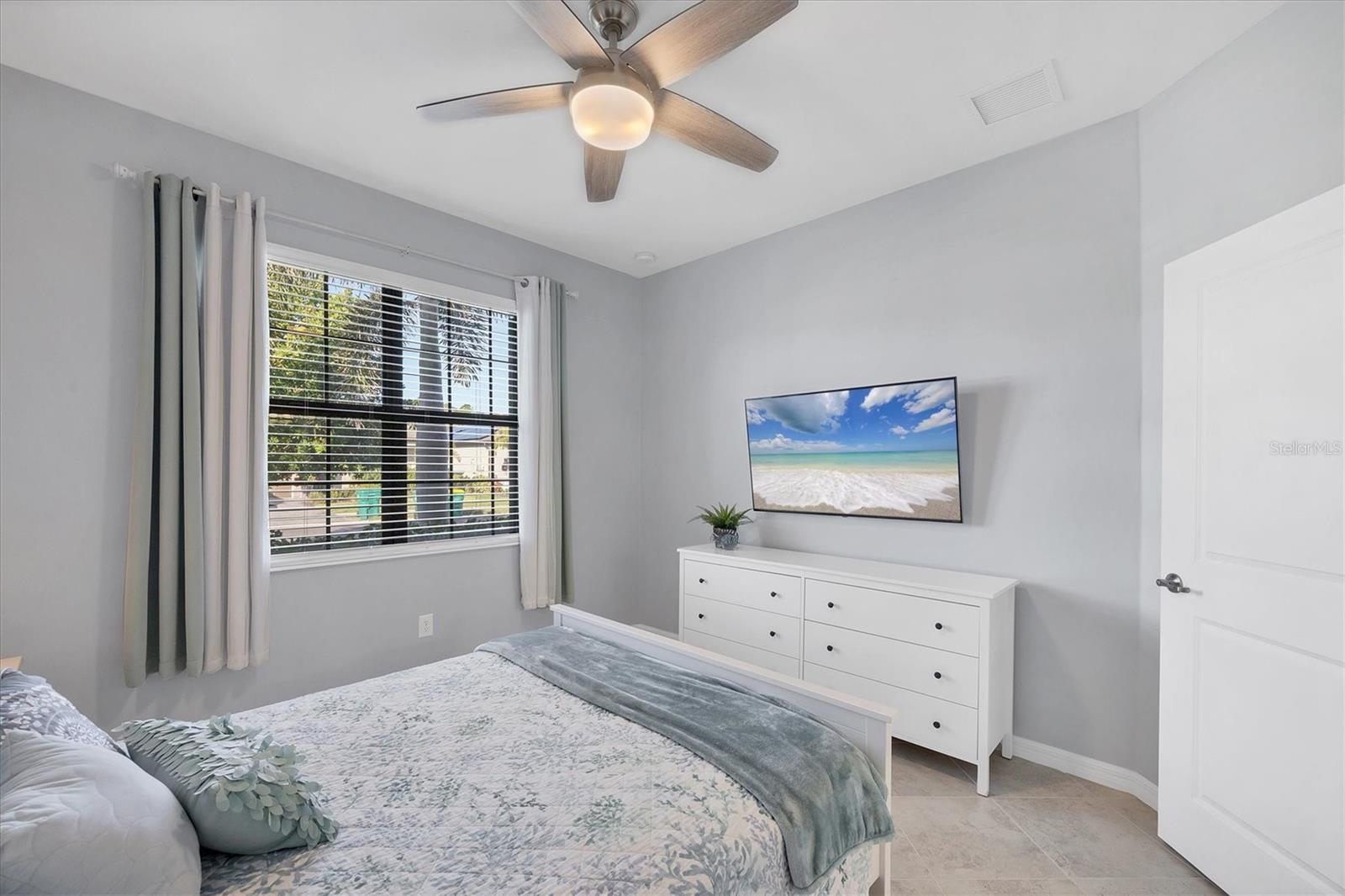 Image 25 of 44 For 2064 Gardenia Avenue