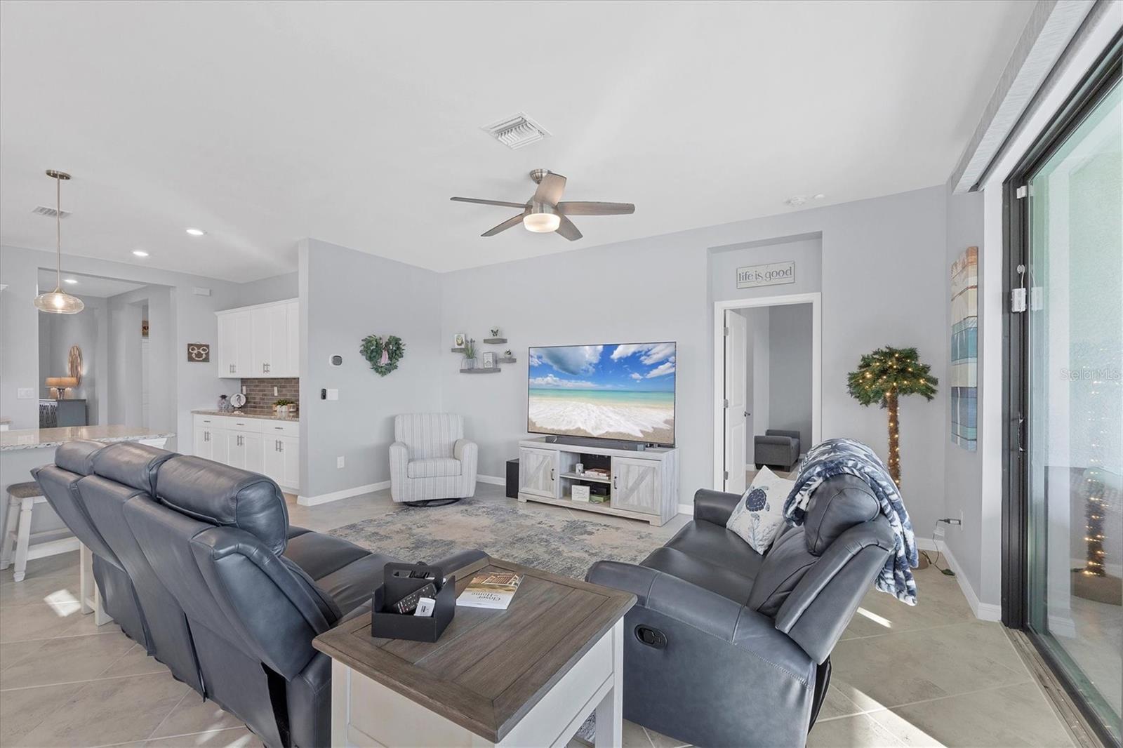 Image 7 of 44 For 2064 Gardenia Avenue