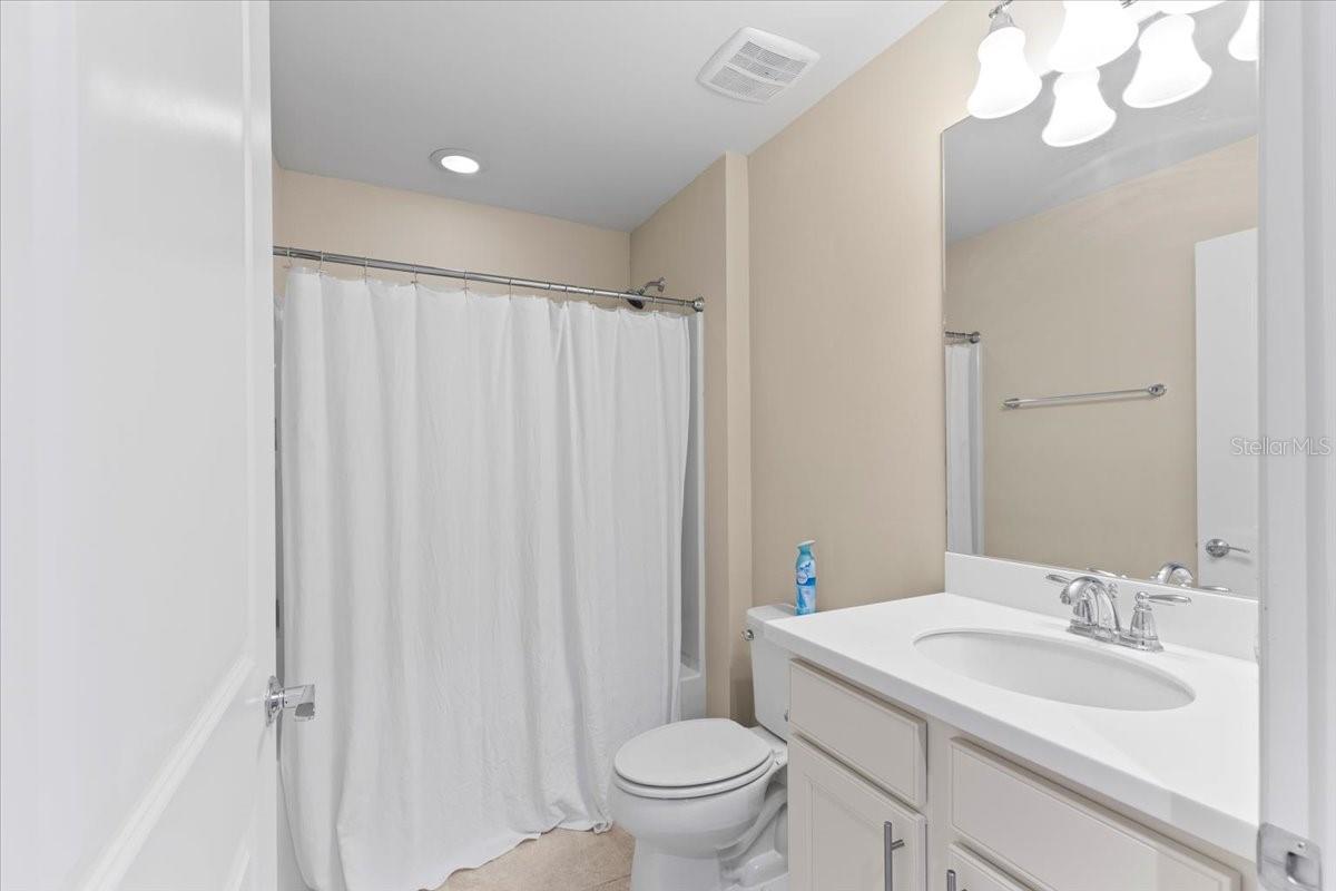 Image 25 of 47 For 19771 Quisto Street