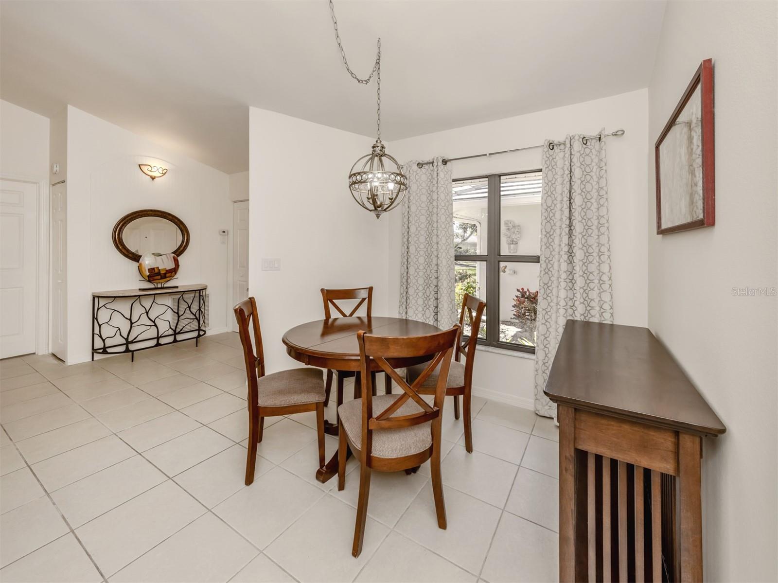 Image 16 of 100 For 268 Southampton Drive 309